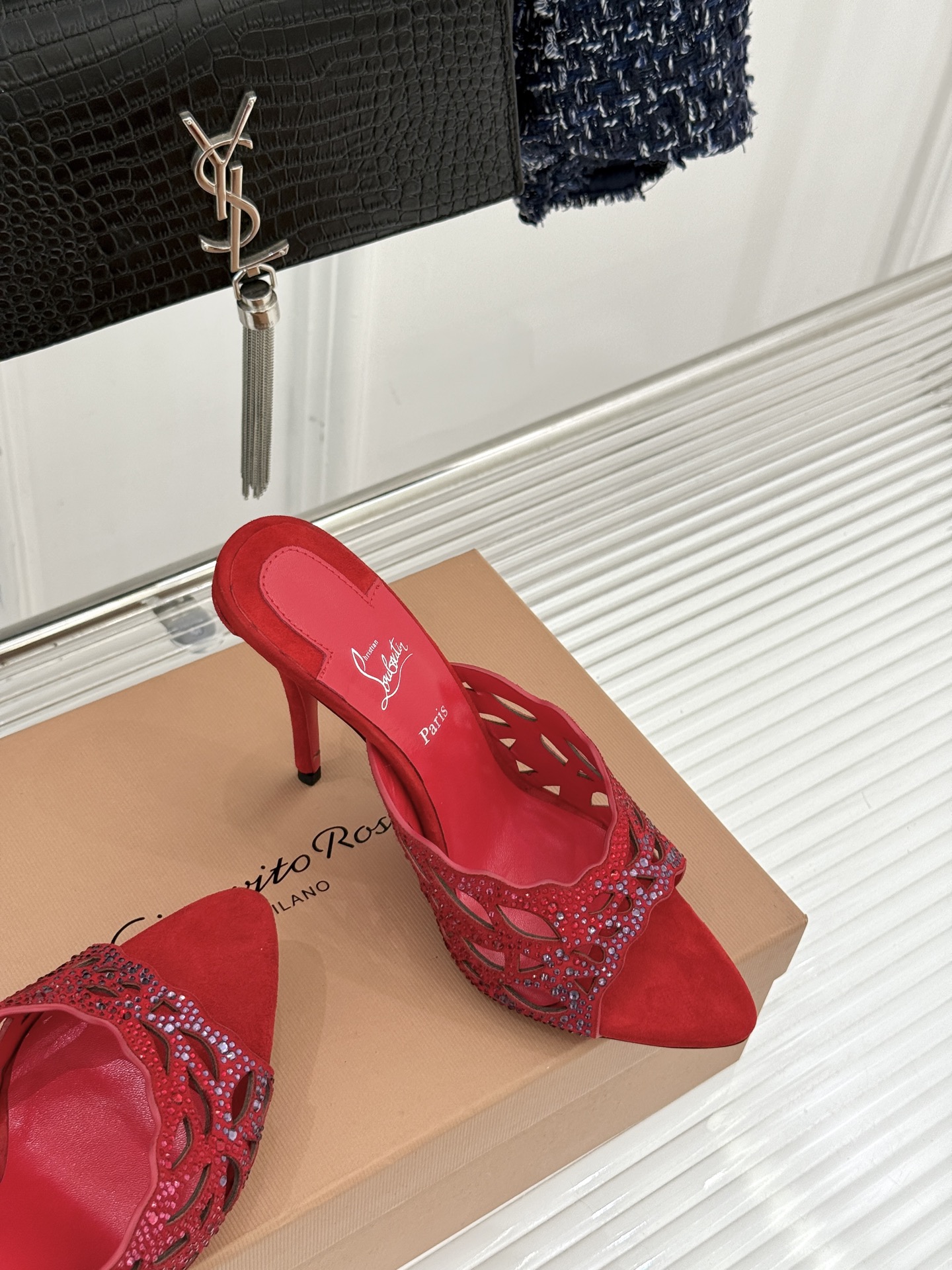 ChristinLouboutin/CL25WF早春新品水钻镂空尖头高跟拖鞋当巴黎的浪漫基因邂逅艺术的璀