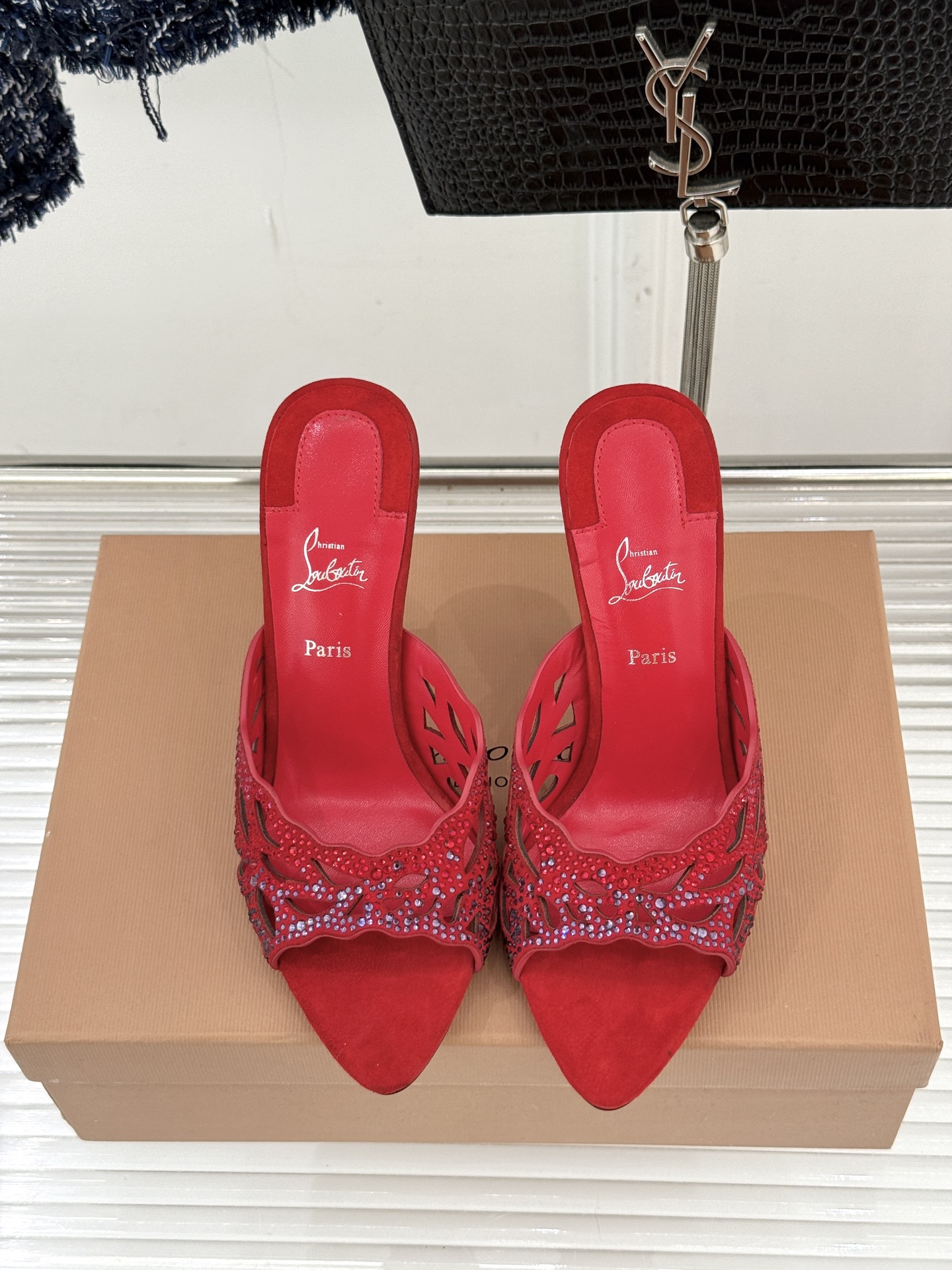 ChristinLouboutin/CL25WF早春新品水钻镂空尖头高跟拖鞋当巴黎的浪漫基因邂逅艺术的璀