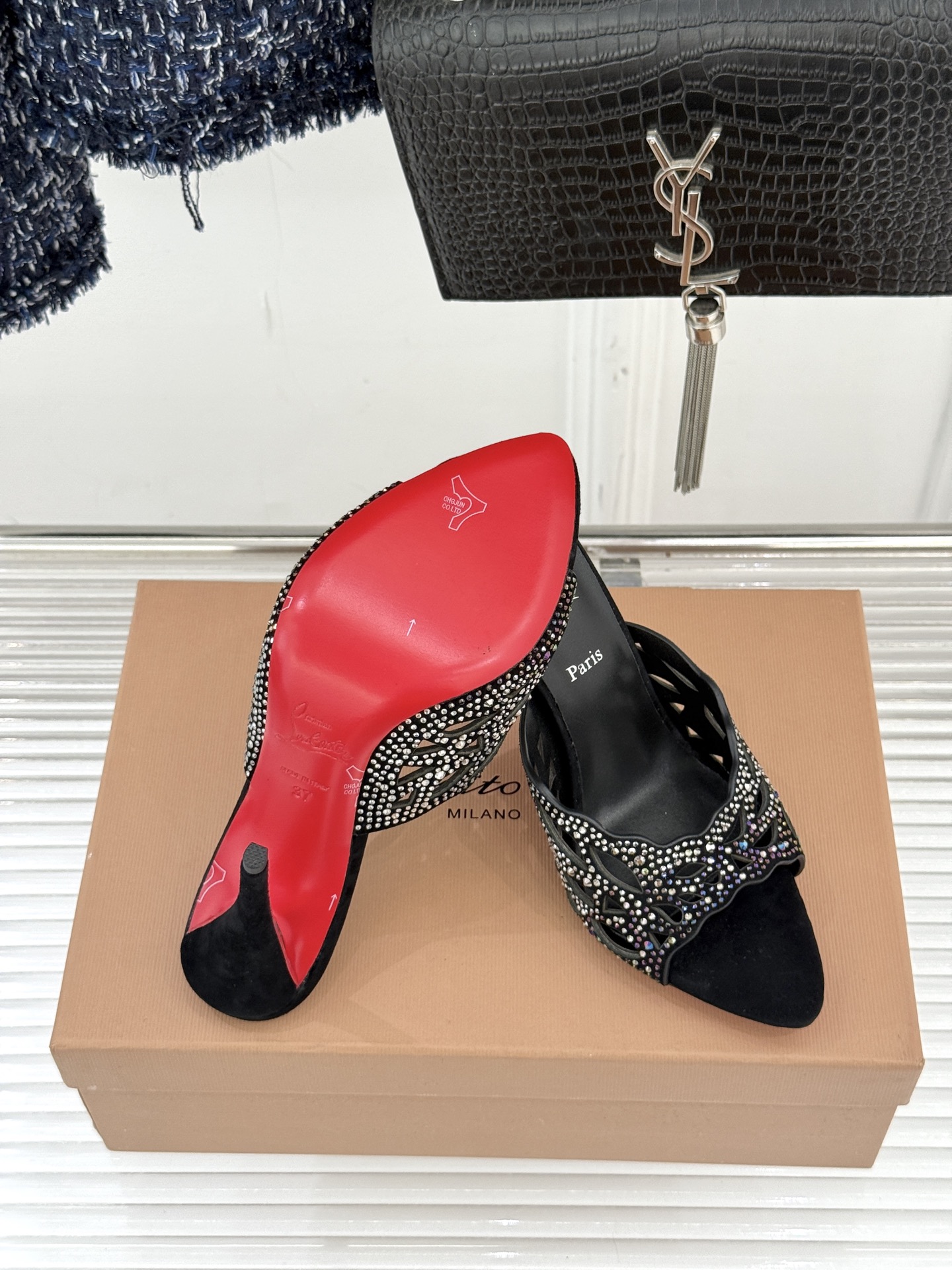 ChristinLouboutin/CL25WF早春新品水钻镂空尖头高跟拖鞋当巴黎的浪漫基因邂逅艺术的璀