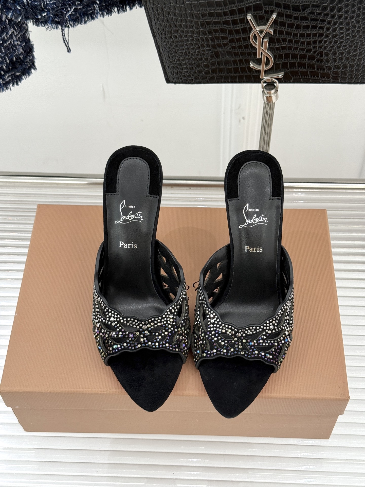 ChristinLouboutin/CL25WF早春新品水钻镂空尖头高跟拖鞋当巴黎的浪漫基因邂逅艺术的璀