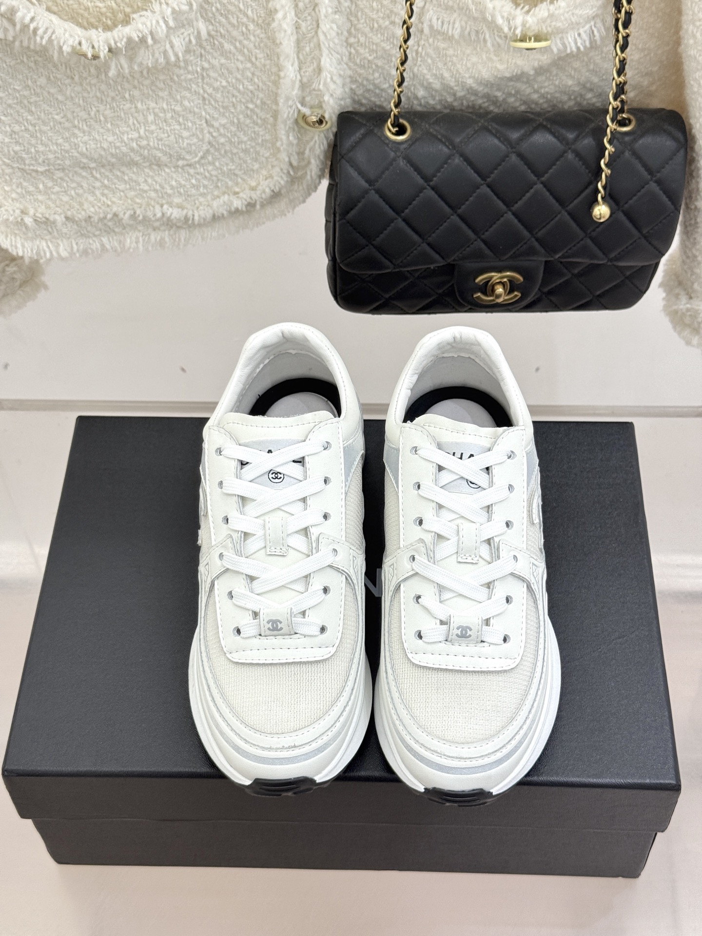 CHANE*｜小香26C侧面双C休闲运动鞋当巴黎大皇宫的星空灵感邂逅百年品牌基因这双鞋便成为跨越经典与现