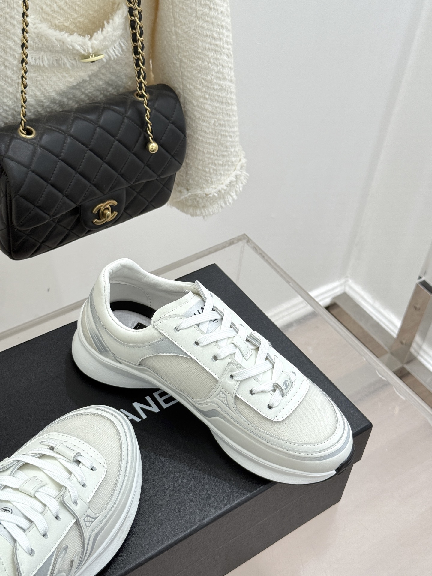 CHANE*｜小香26C侧面双C休闲运动鞋当巴黎大皇宫的星空灵感邂逅百年品牌基因这双鞋便成为跨越经典与现