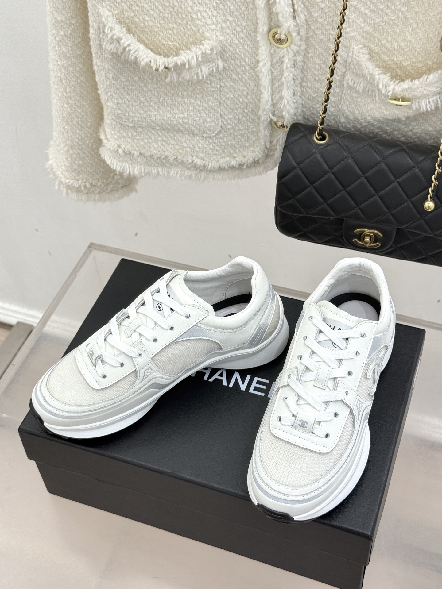 CHANE*｜小香26C侧面双C休闲运动鞋当巴黎大皇宫的星空灵感邂逅百年品牌基因这双鞋便成为跨越经典与现