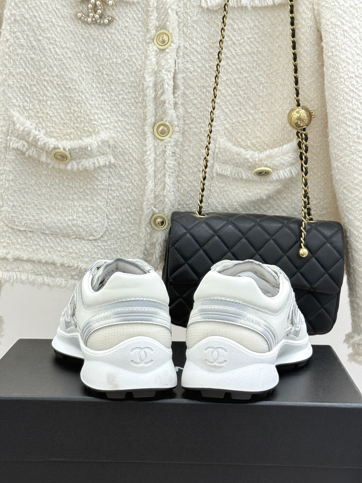 CHANE*｜小香26C侧面双C休闲运动鞋当巴黎大皇宫的星空灵感邂逅百年品牌基因这双鞋便成为跨越经典与现