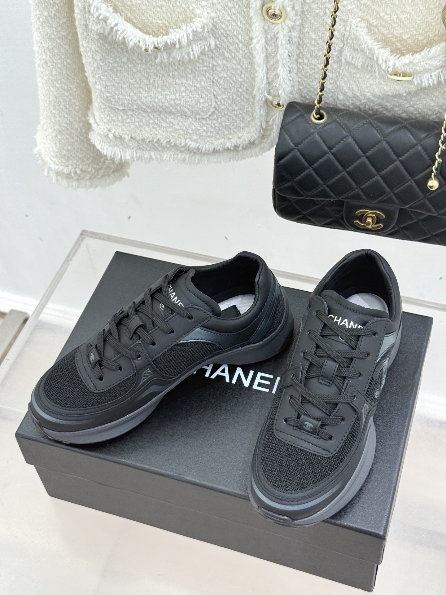 CHANE*｜小香26C侧面双C休闲运动鞋当巴黎大皇宫的星空灵感邂逅百年品牌基因这双鞋便成为跨越经典与现