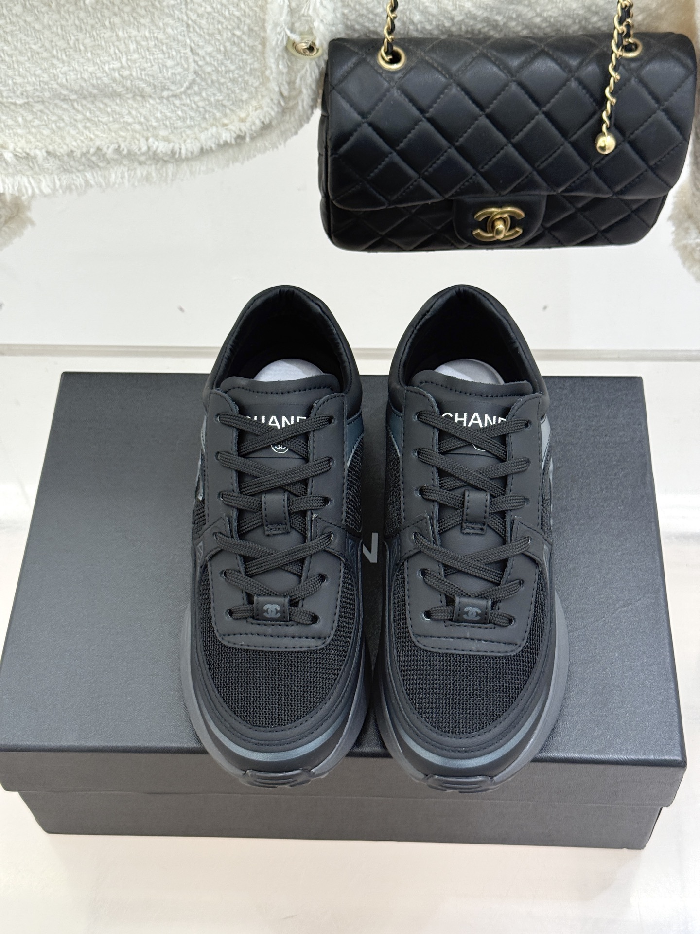 CHANE*｜小香26C侧面双C休闲运动鞋当巴黎大皇宫的星空灵感邂逅百年品牌基因这双鞋便成为跨越经典与现