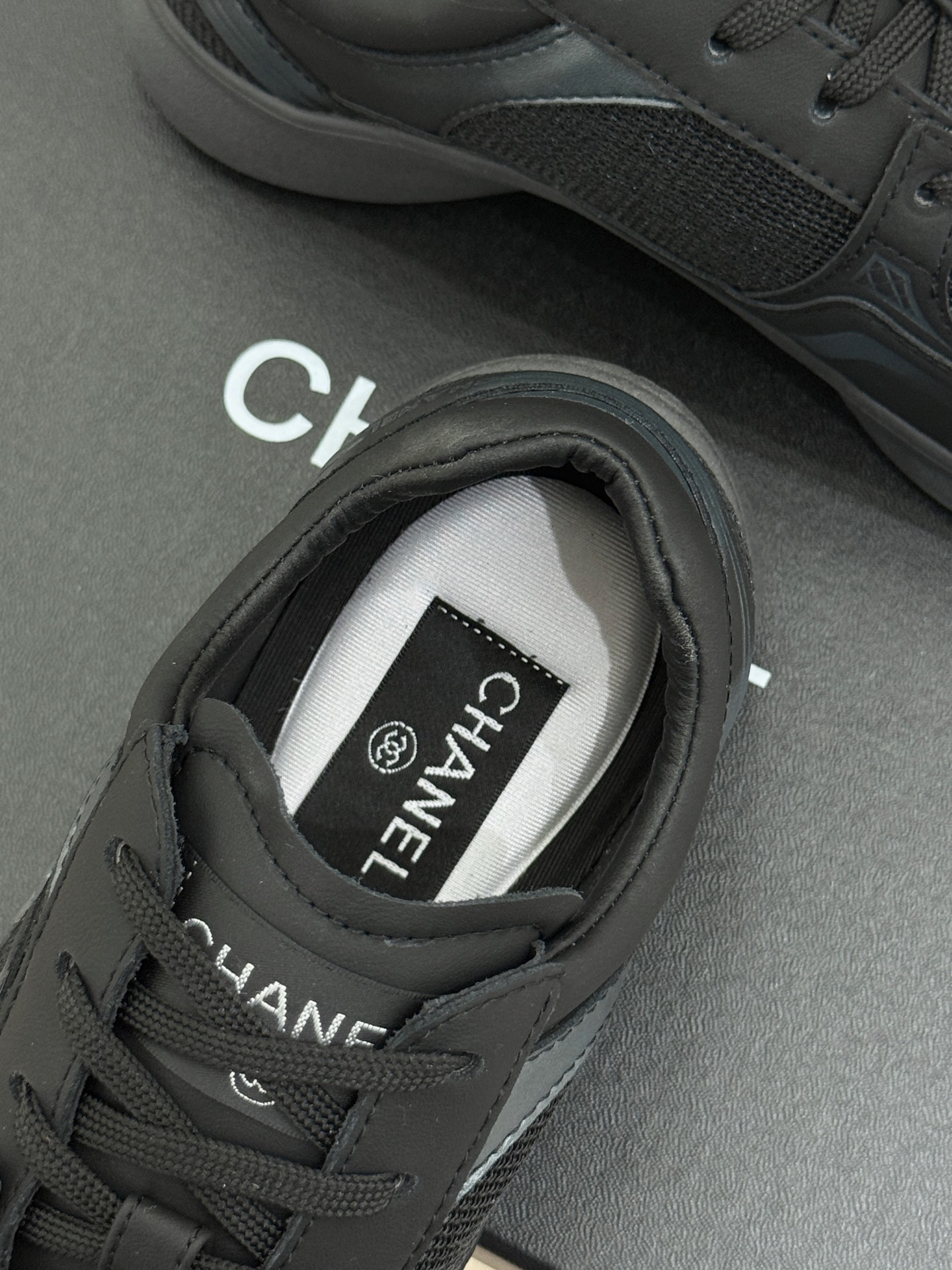 CHANE*｜小香26C侧面双C休闲运动鞋当巴黎大皇宫的星空灵感邂逅百年品牌基因这双鞋便成为跨越经典与现