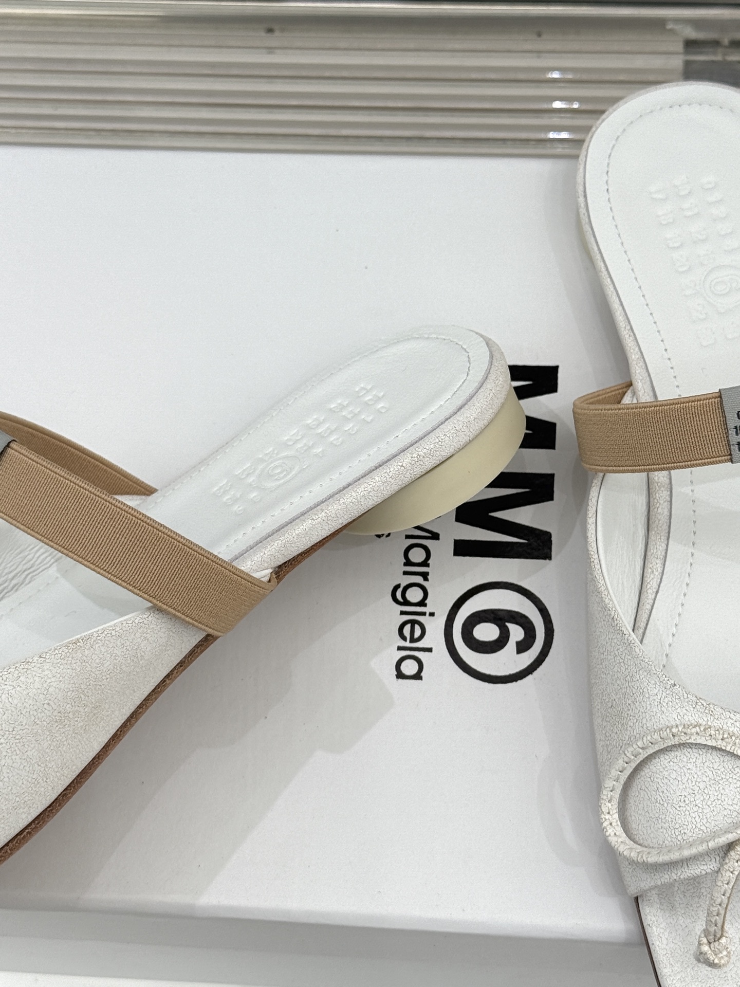 MaisonMargiela｜MM6马吉拉方头蝴蝶结凉拖芭蕾舞鞋当先锋解构主义邂逅夏日慵懒这双鞋为日常注