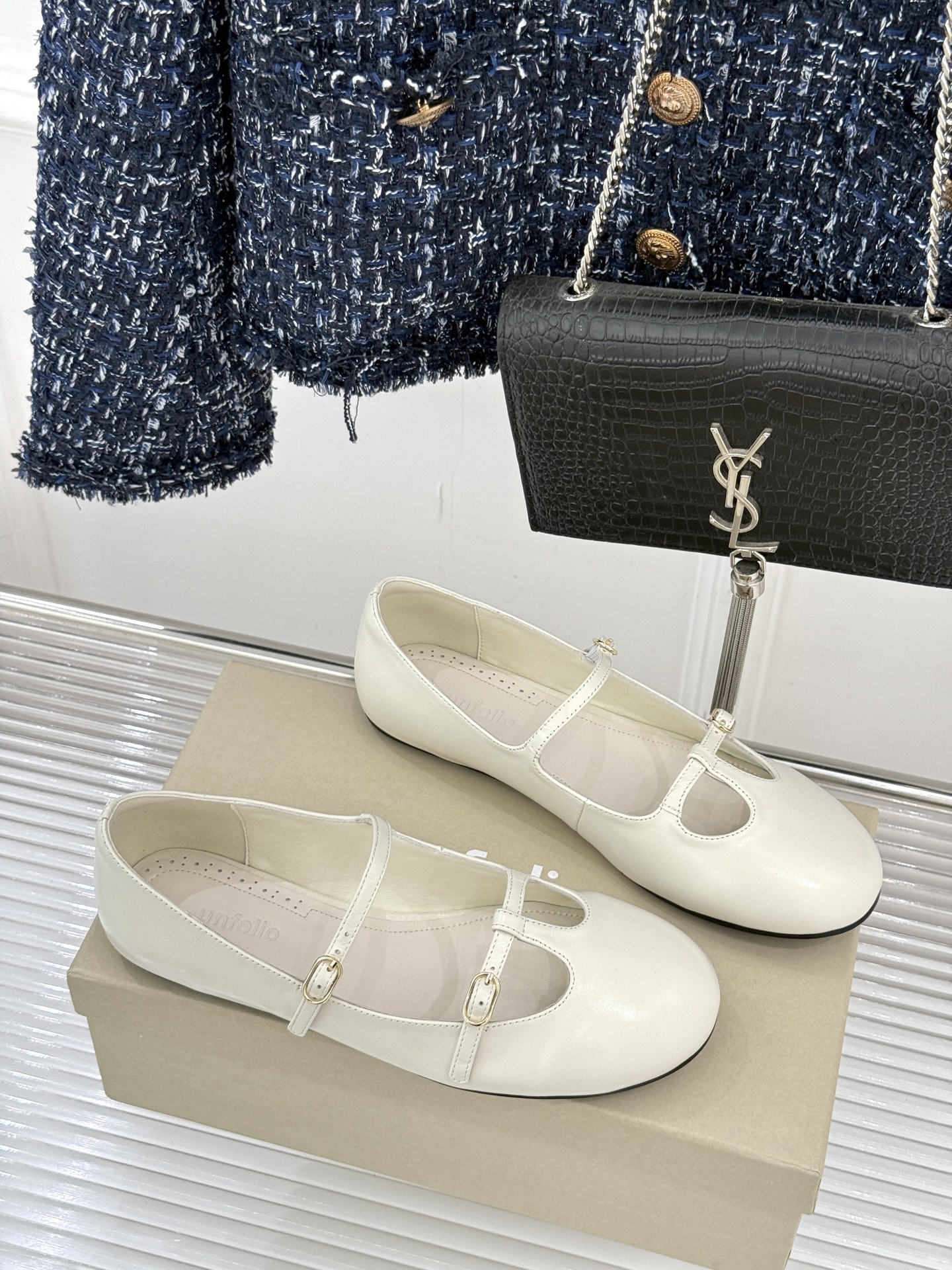 Unfolio 26WF新品早春平底玛丽珍当早春的第一缕暖阳漫过窗棂这双玛丽珍以复古轮廓唤醒温柔序章。复