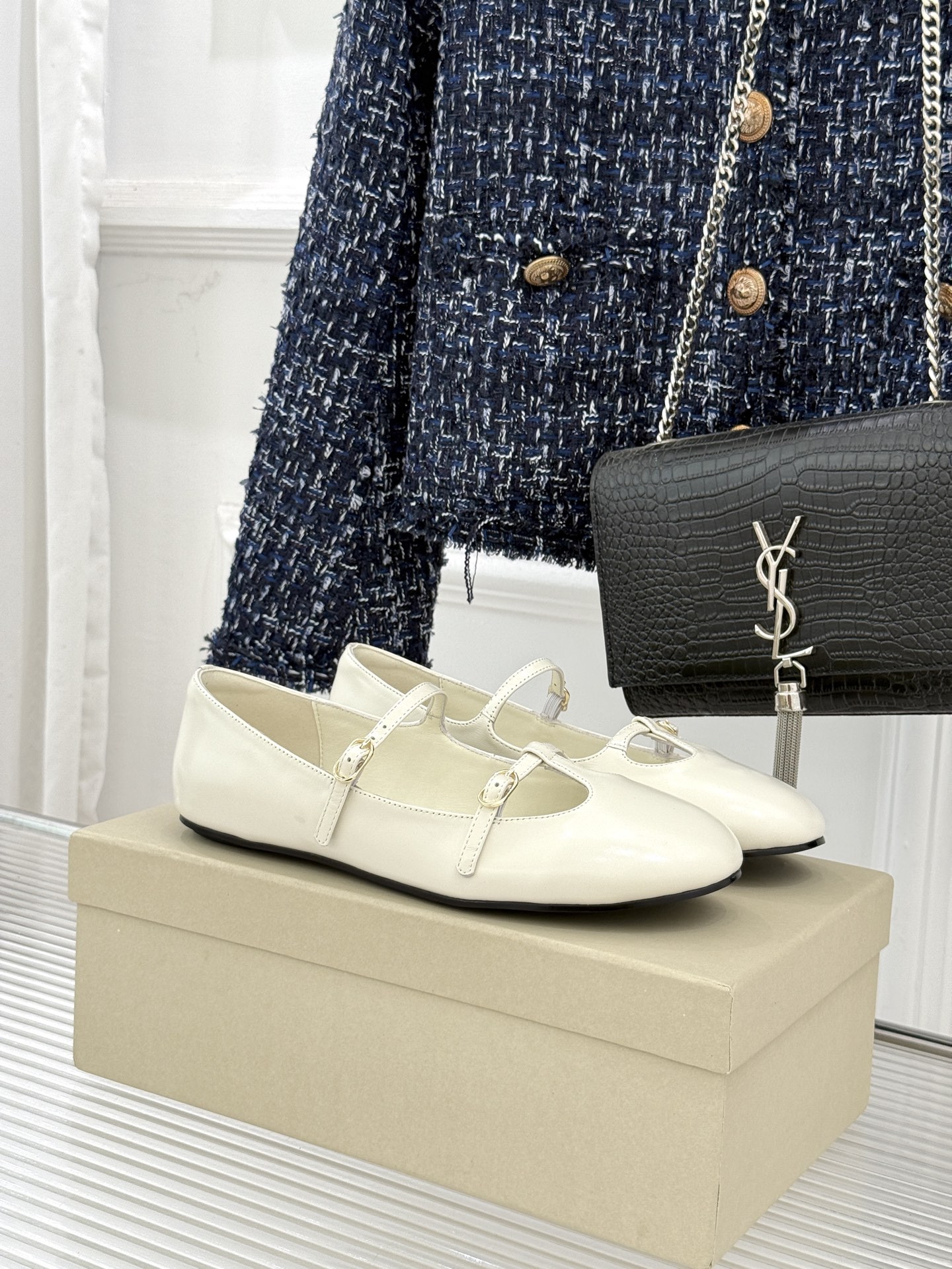 Unfolio 26WF新品早春平底玛丽珍当早春的第一缕暖阳漫过窗棂这双玛丽珍以复古轮廓唤醒温柔序章。复