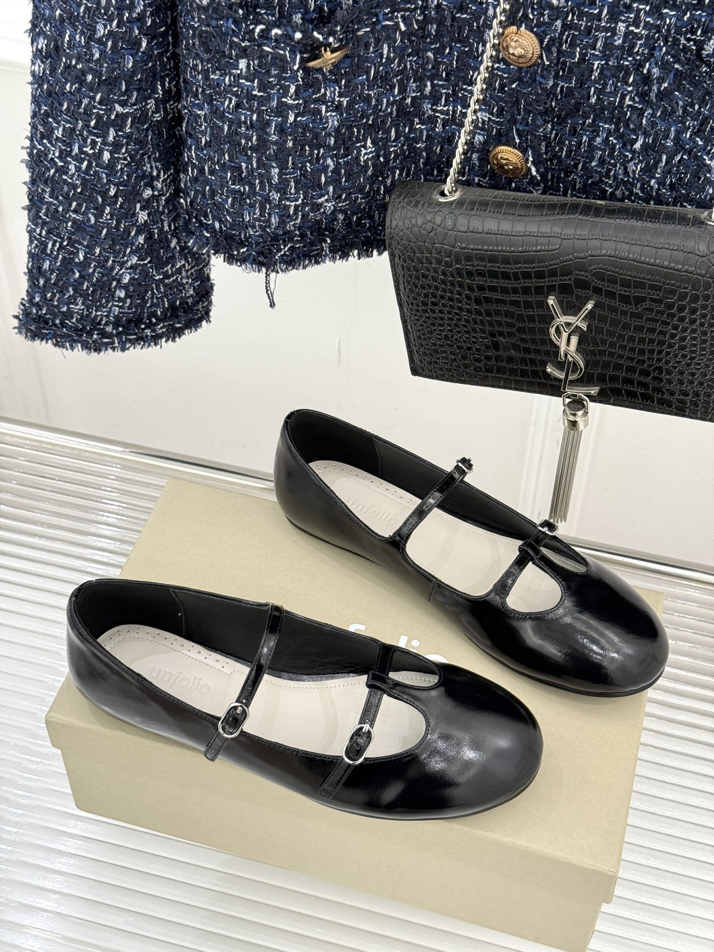 Unfolio 26WF新品早春平底玛丽珍当早春的第一缕暖阳漫过窗棂这双玛丽珍以复古轮廓唤醒温柔序章。复