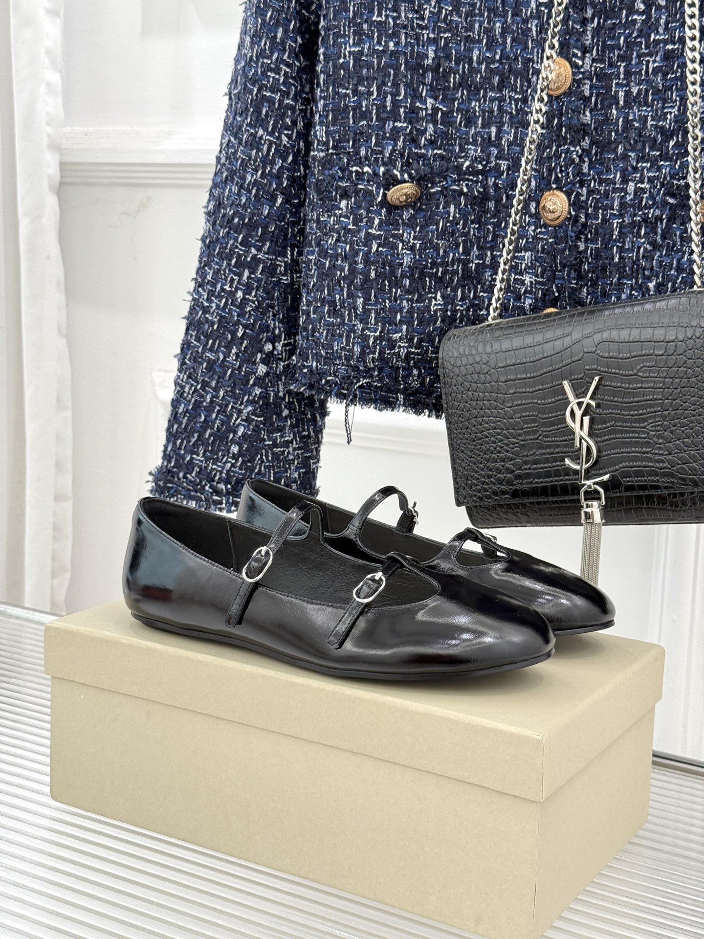 Unfolio 26WF新品早春平底玛丽珍当早春的第一缕暖阳漫过窗棂这双玛丽珍以复古轮廓唤醒温柔序章。复