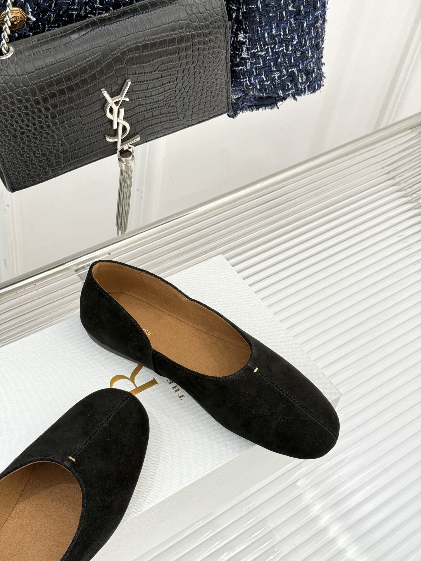 The Row25WF新品复古老钱风平底奶奶鞋单鞋The Row是老钱风的高阶时尚的终极表达。将品牌标志