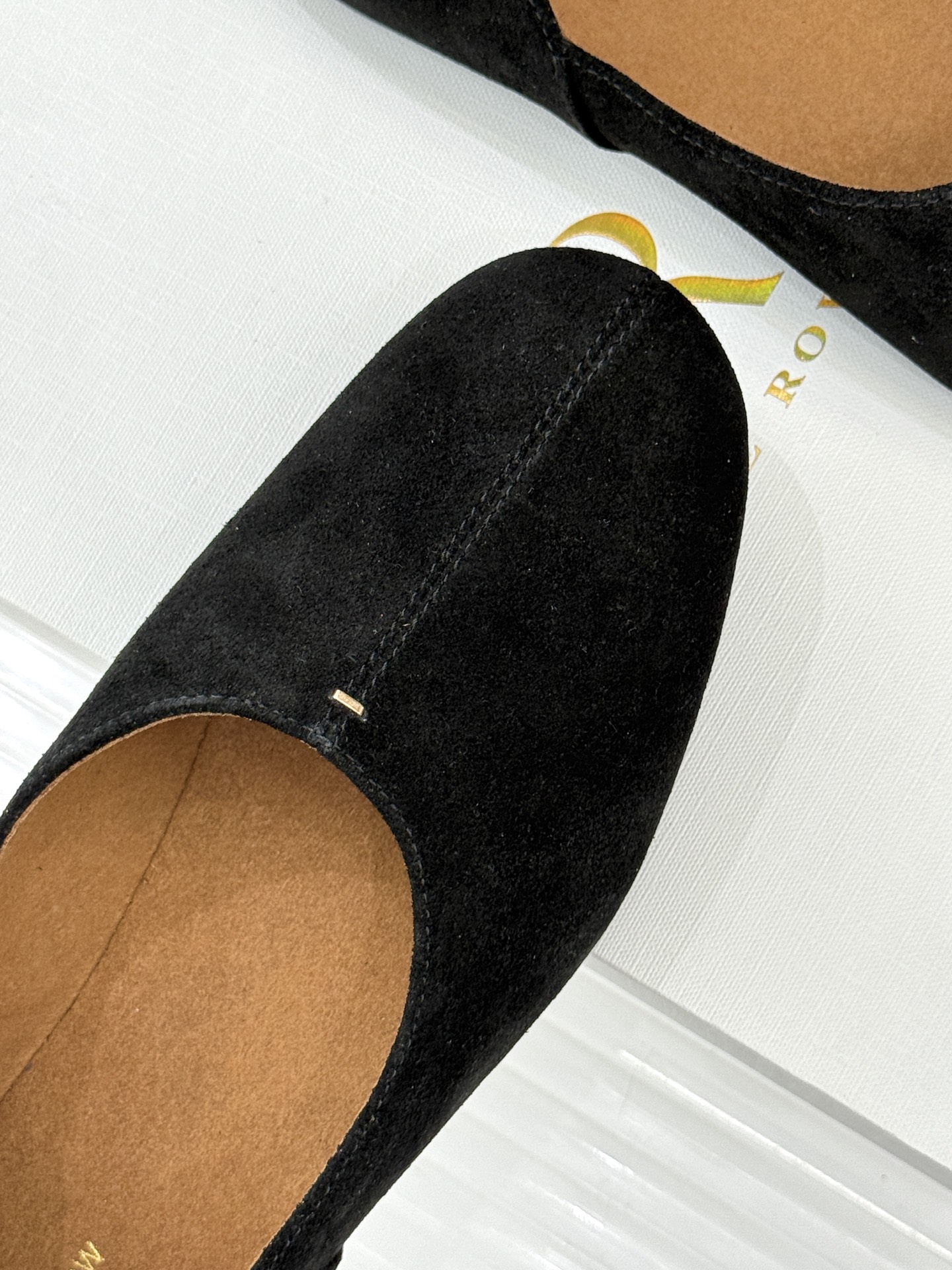 The Row25WF新品复古老钱风平底奶奶鞋单鞋The Row是老钱风的高阶时尚的终极表达。将品牌标志