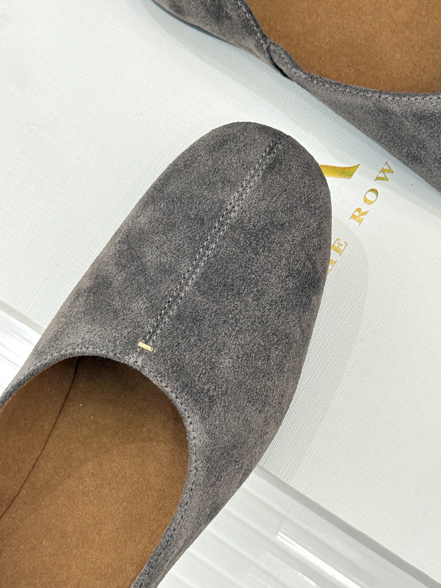 The Row25WF新品复古老钱风平底奶奶鞋单鞋The Row是老钱风的高阶时尚的终极表达。将品牌标志