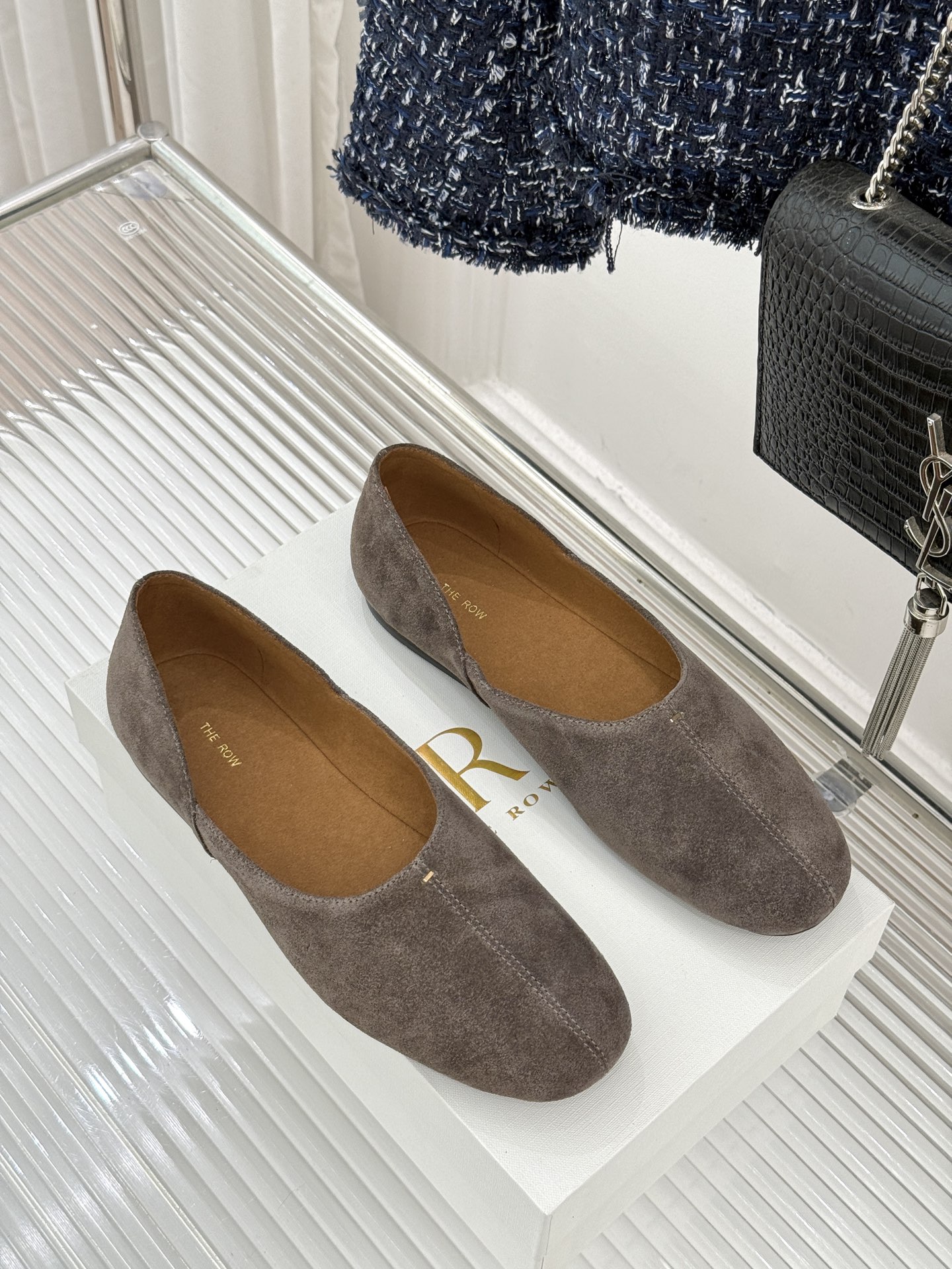 The Row25WF新品复古老钱风平底奶奶鞋单鞋The Row是老钱风的高阶时尚的终极表达。将品牌标志