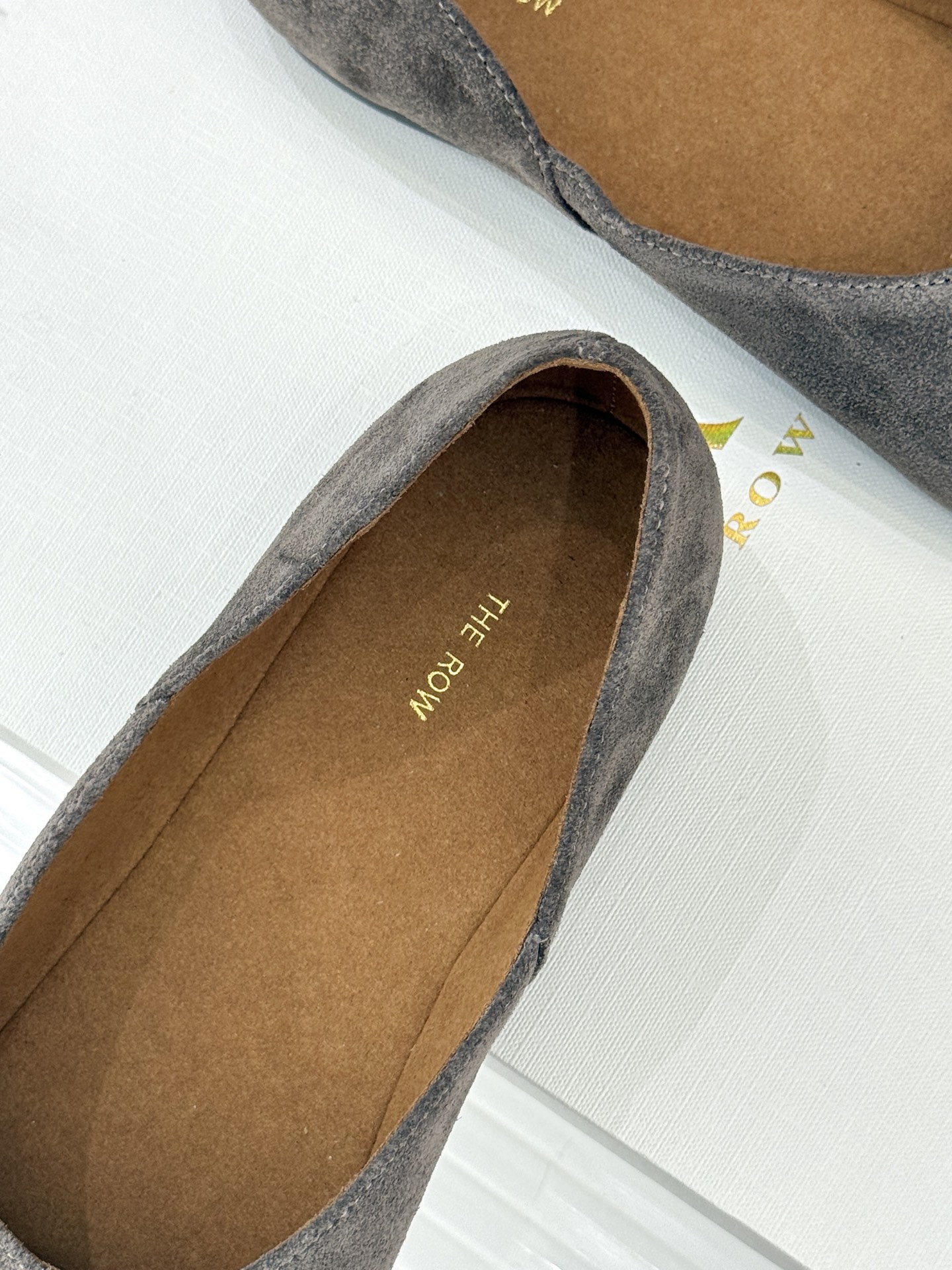 The Row25WF新品复古老钱风平底奶奶鞋单鞋The Row是老钱风的高阶时尚的终极表达。将品牌标志