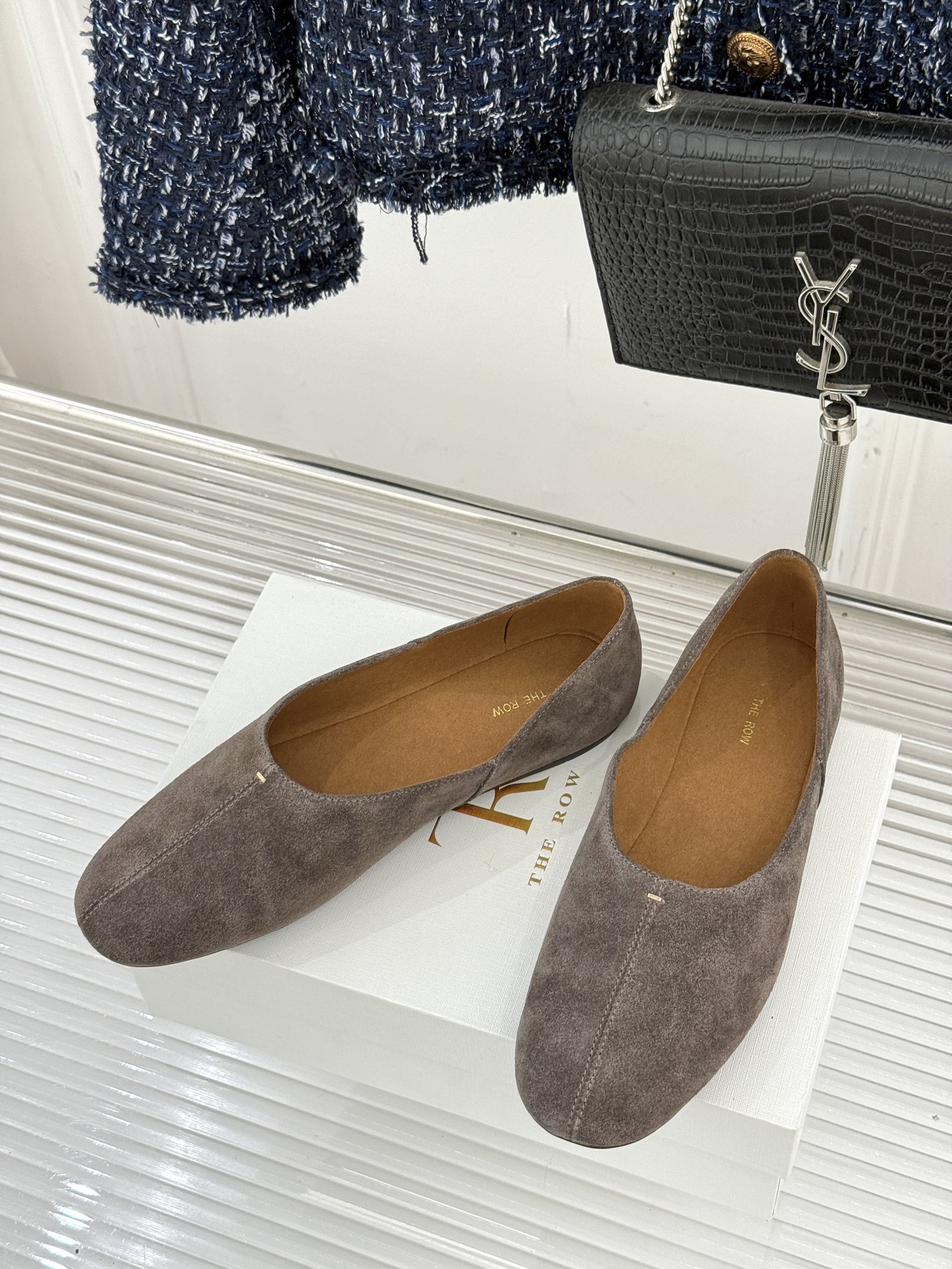 The Row25WF新品复古老钱风平底奶奶鞋单鞋The Row是老钱风的高阶时尚的终极表达。将品牌标志