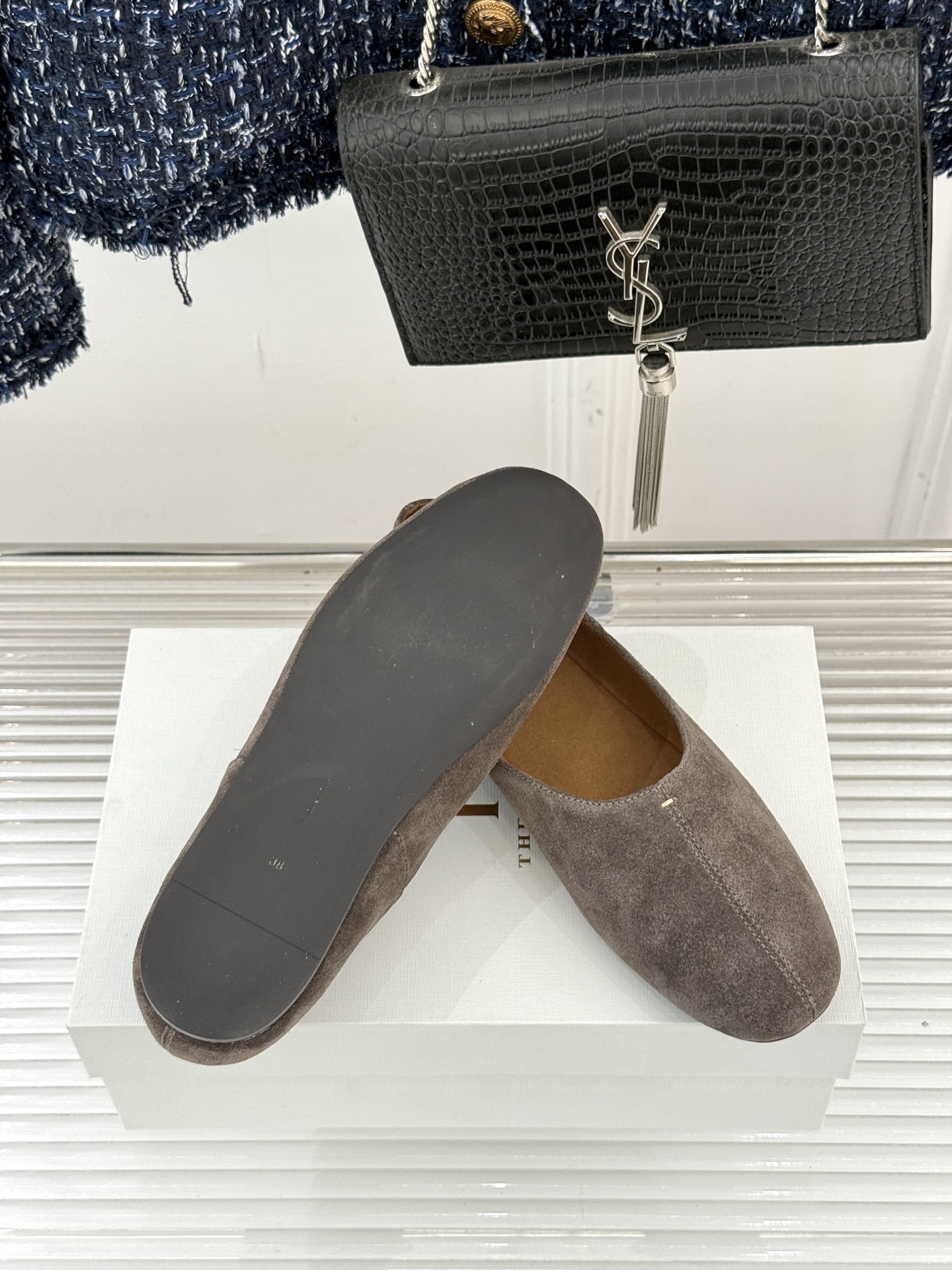 The Row25WF新品复古老钱风平底奶奶鞋单鞋The Row是老钱风的高阶时尚的终极表达。将品牌标志