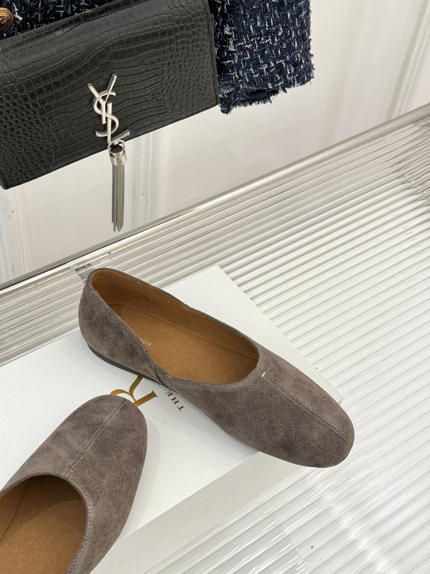 The Row25WF新品复古老钱风平底奶奶鞋单鞋The Row是老钱风的高阶时尚的终极表达。将品牌标志