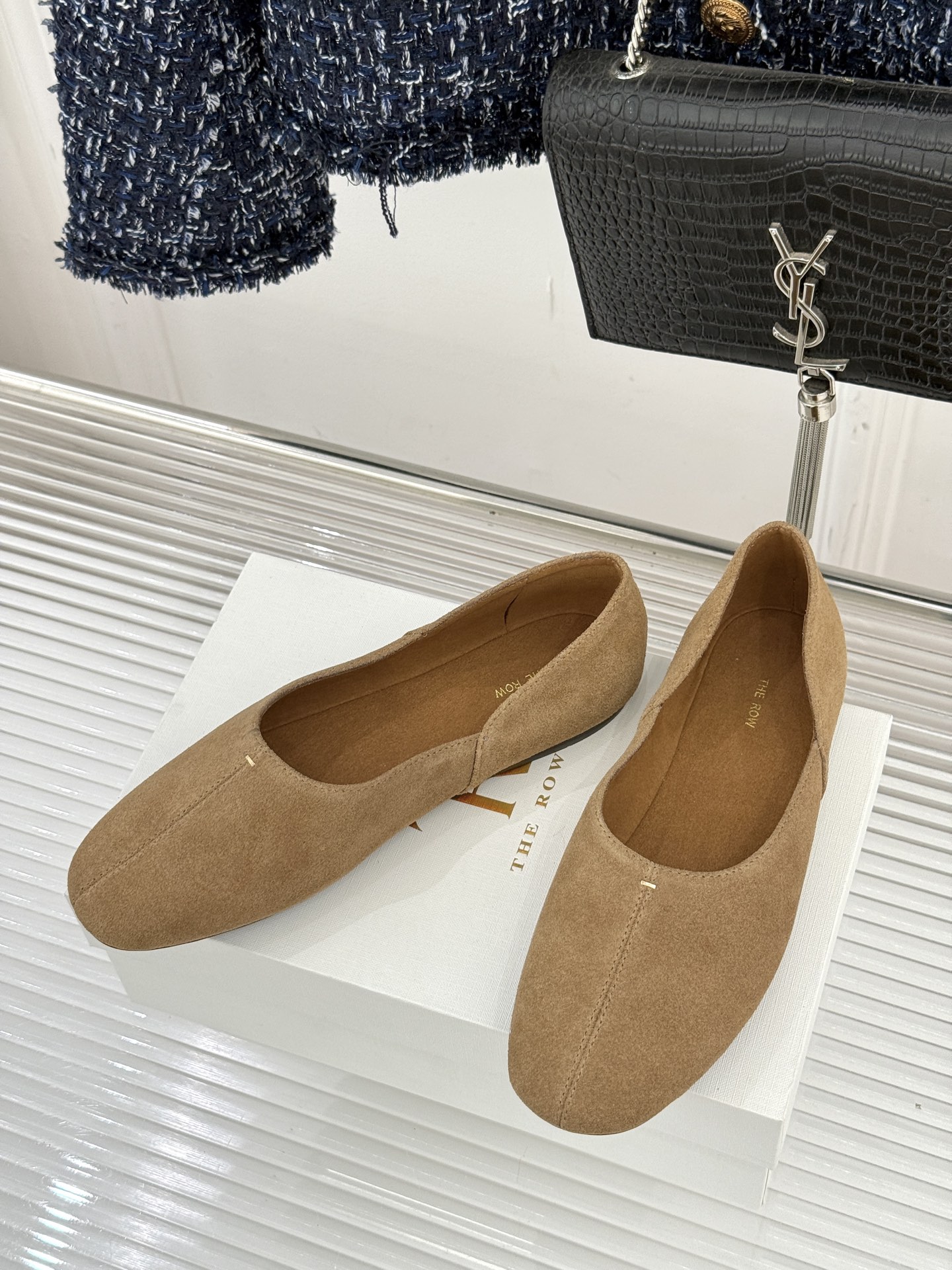 The Row25WF新品复古老钱风平底奶奶鞋单鞋The Row是老钱风的高阶时尚的终极表达。将品牌标志