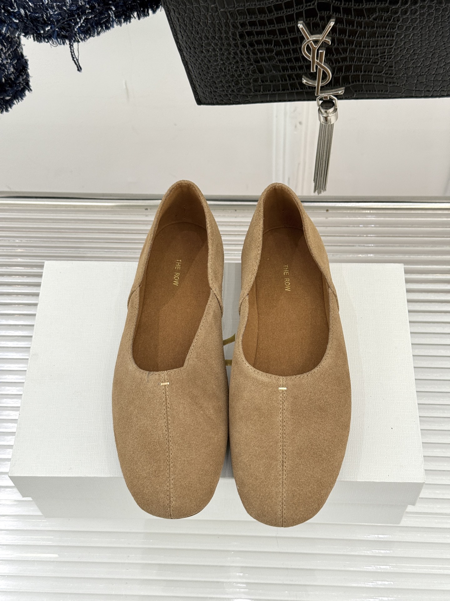 The Row25WF新品复古老钱风平底奶奶鞋单鞋The Row是老钱风的高阶时尚的终极表达。将品牌标志