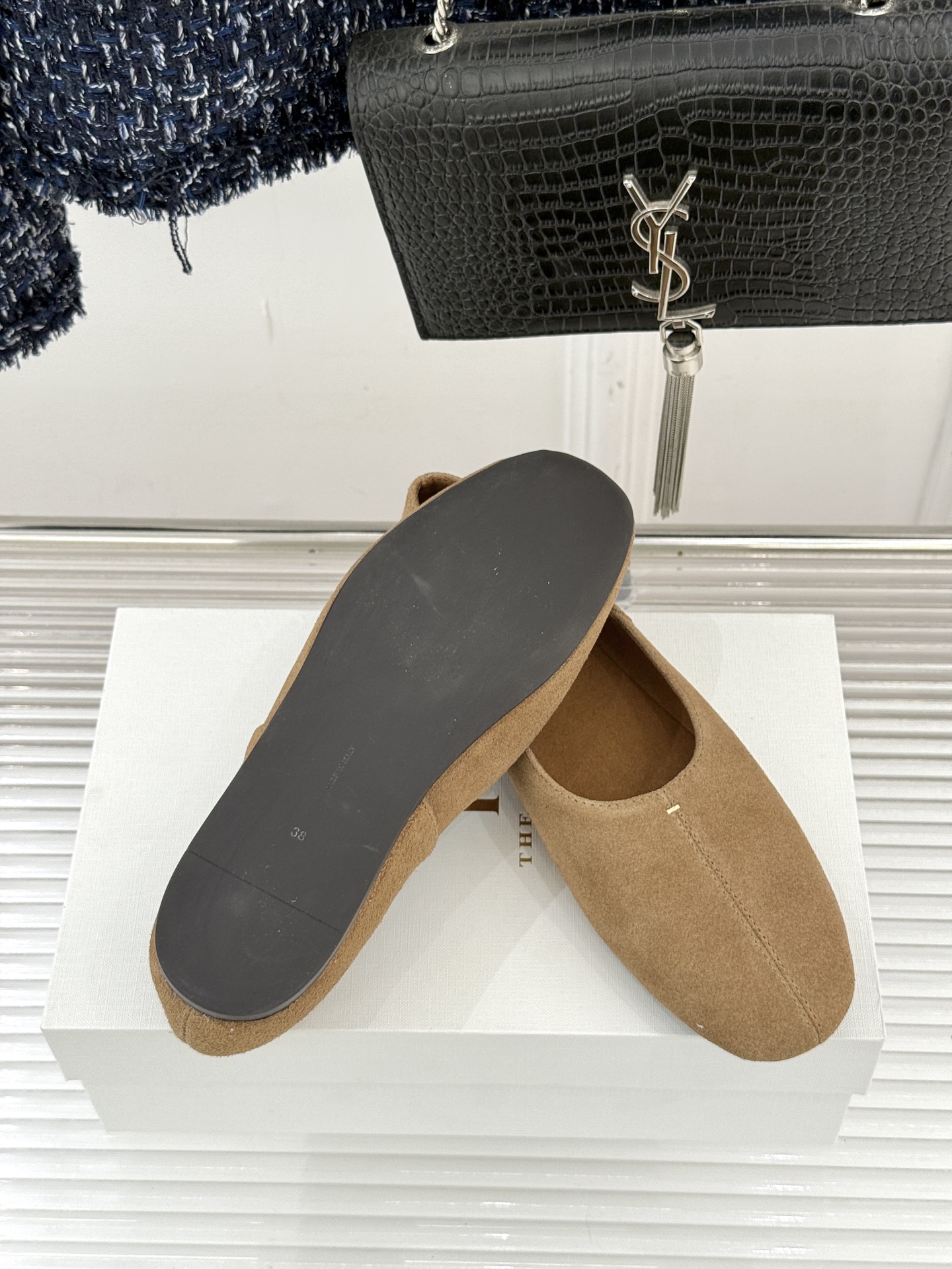 The Row25WF新品复古老钱风平底奶奶鞋单鞋The Row是老钱风的高阶时尚的终极表达。将品牌标志