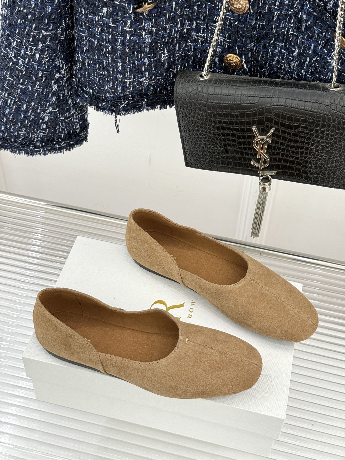 The Row25WF新品复古老钱风平底奶奶鞋单鞋The Row是老钱风的高阶时尚的终极表达。将品牌标志