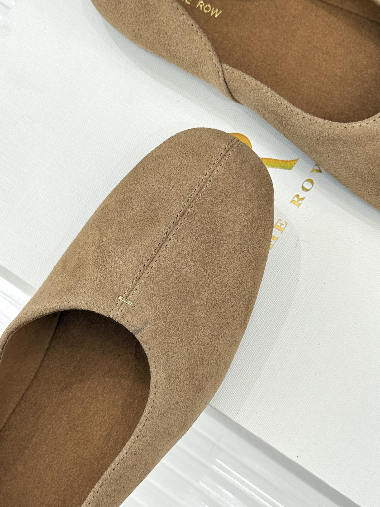 The Row25WF新品复古老钱风平底奶奶鞋单鞋The Row是老钱风的高阶时尚的终极表达。将品牌标志