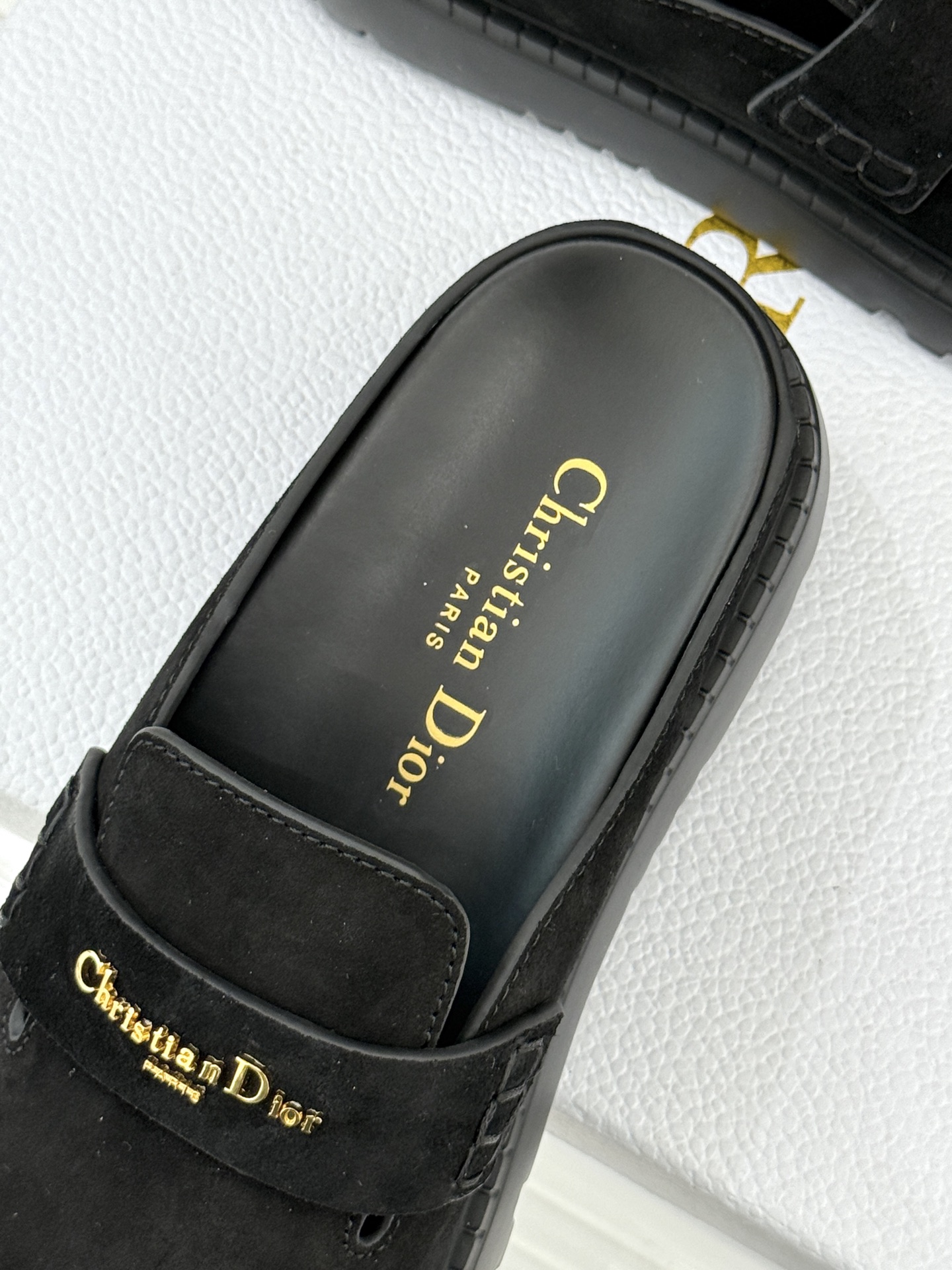 Dior/迪奥25WF新品字母厚底勃肯鞋包头半拖当法式慵懒与现代锋芒撞个满怀这双勃肯拖鞋打破鞋履风格边界