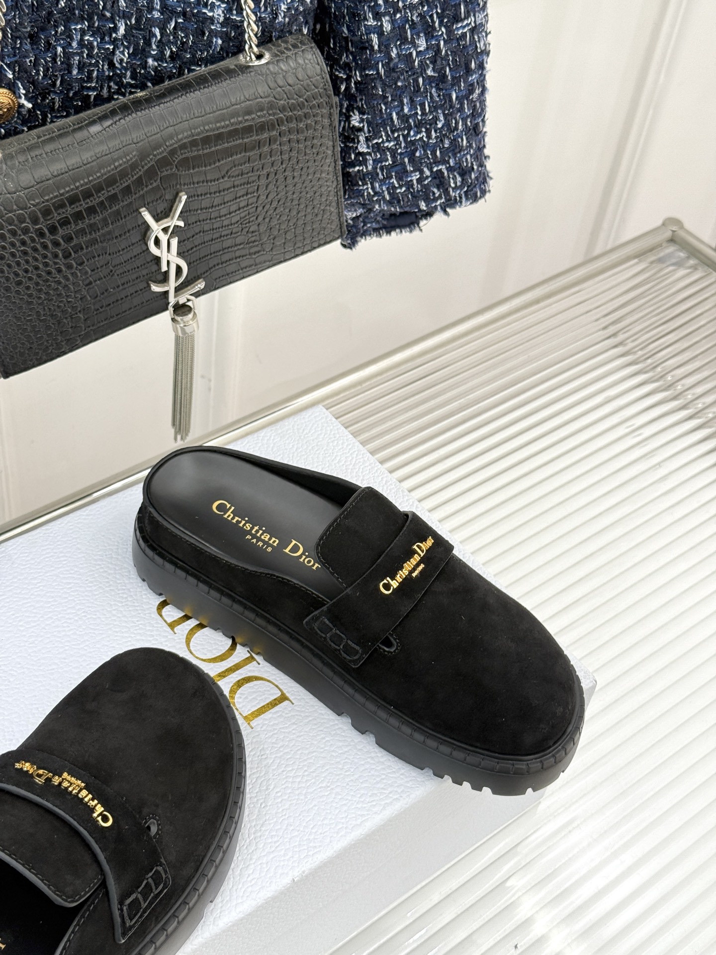 Dior/迪奥25WF新品字母厚底勃肯鞋包头半拖当法式慵懒与现代锋芒撞个满怀这双勃肯拖鞋打破鞋履风格边界