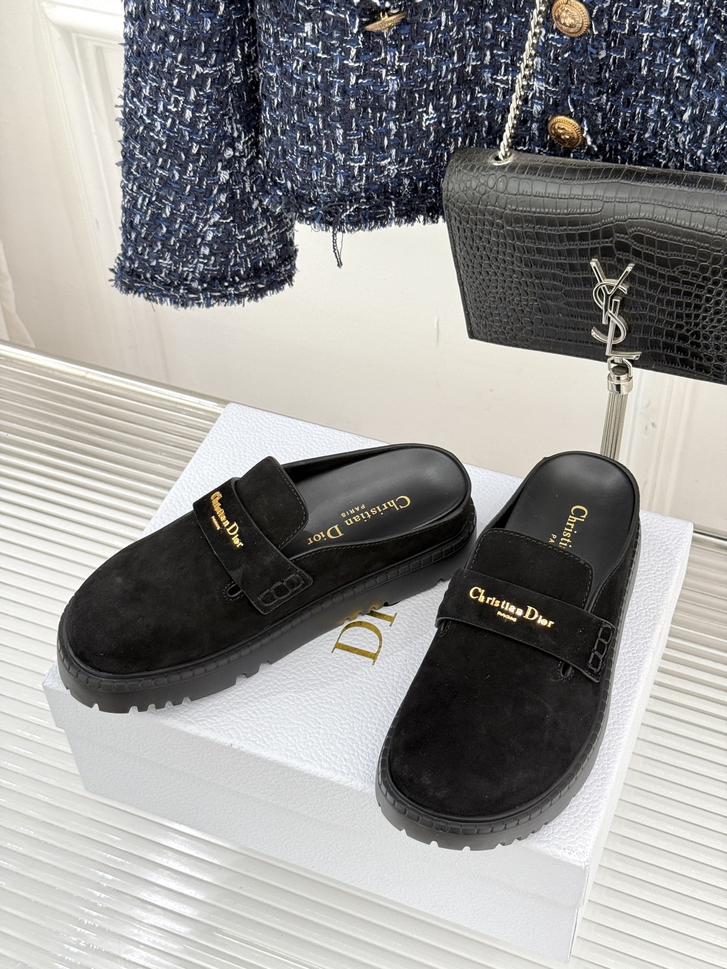 Dior/迪奥25WF新品字母厚底勃肯鞋包头半拖当法式慵懒与现代锋芒撞个满怀这双勃肯拖鞋打破鞋履风格边界