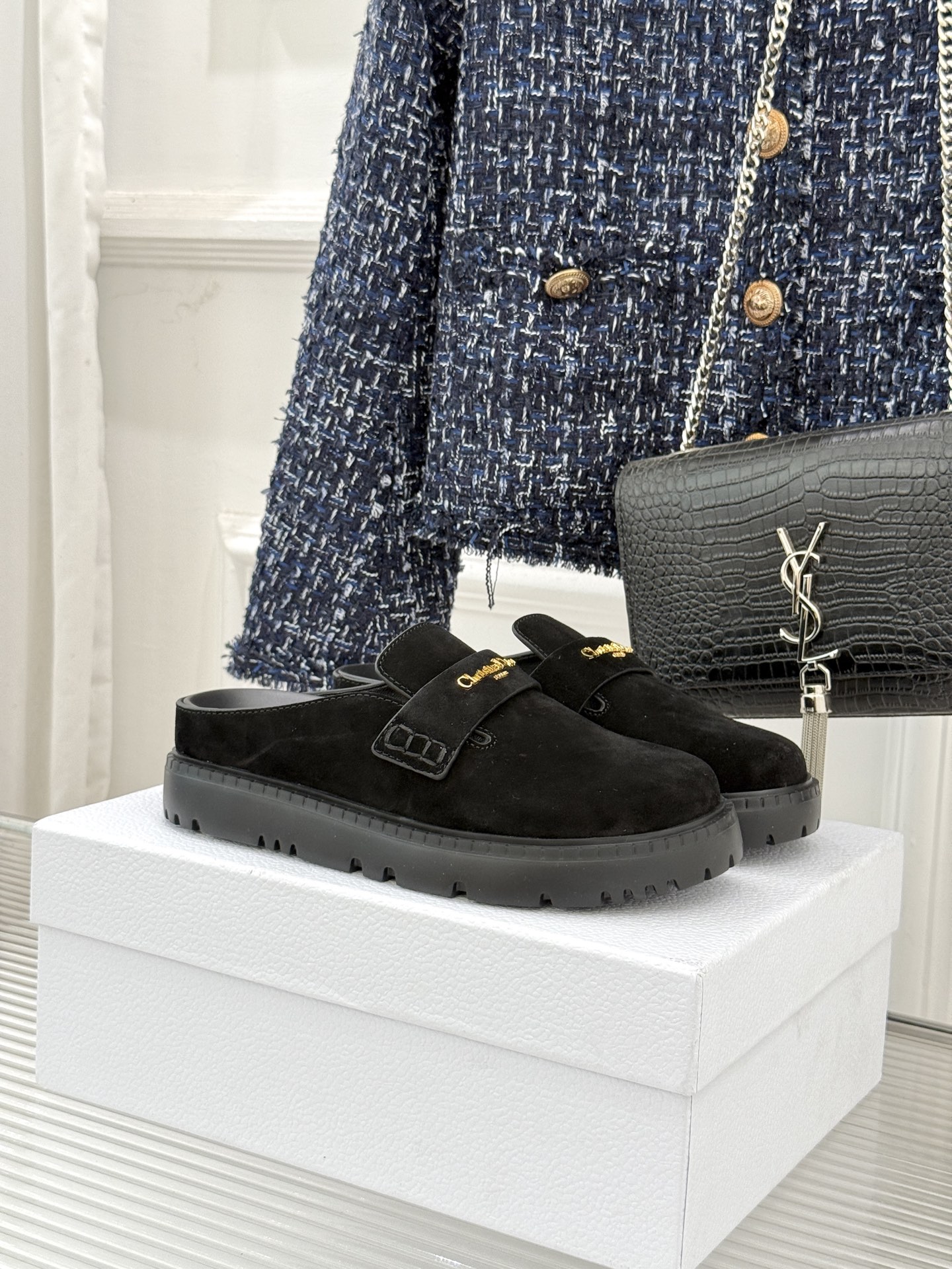 Dior/迪奥25WF新品字母厚底勃肯鞋包头半拖当法式慵懒与现代锋芒撞个满怀这双勃肯拖鞋打破鞋履风格边界