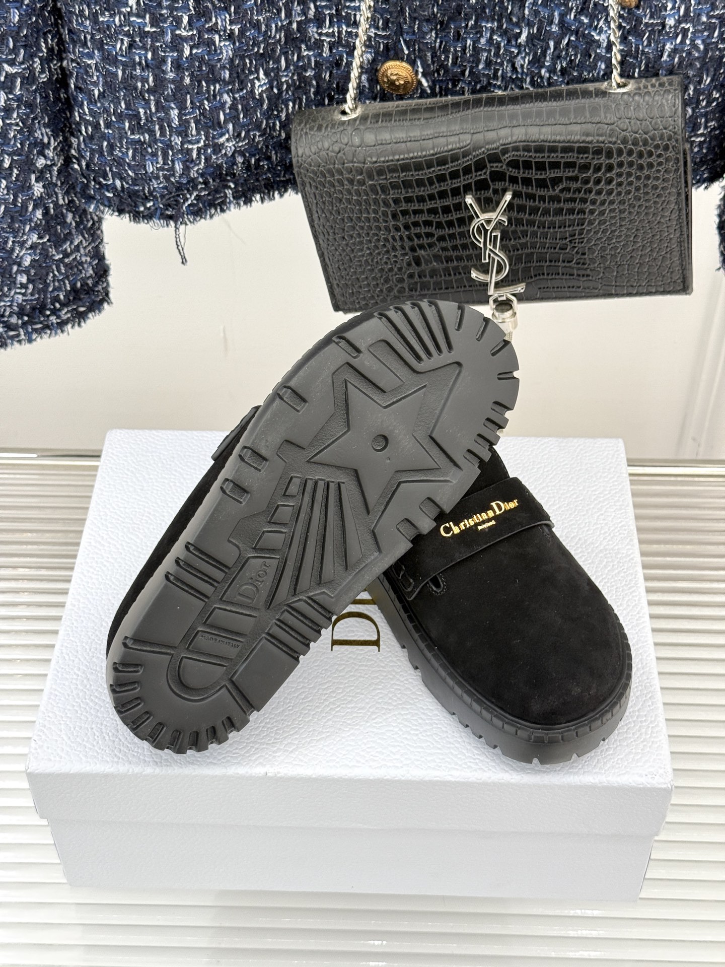 Dior/迪奥25WF新品字母厚底勃肯鞋包头半拖当法式慵懒与现代锋芒撞个满怀这双勃肯拖鞋打破鞋履风格边界