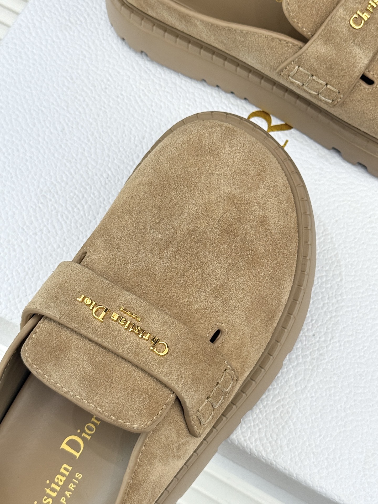 Dior/迪奥25WF新品字母厚底勃肯鞋包头半拖当法式慵懒与现代锋芒撞个满怀这双勃肯拖鞋打破鞋履风格边界