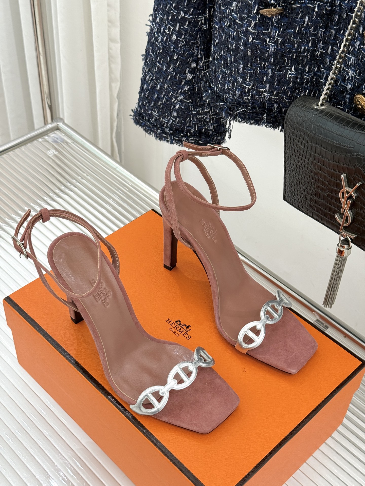 （配原版飞机盒）Hermès/爱马仕26WF早春新品早春猪鼻子一字带高跟凉鞋当巴黎早春的暖阳唤醒时尚韵律