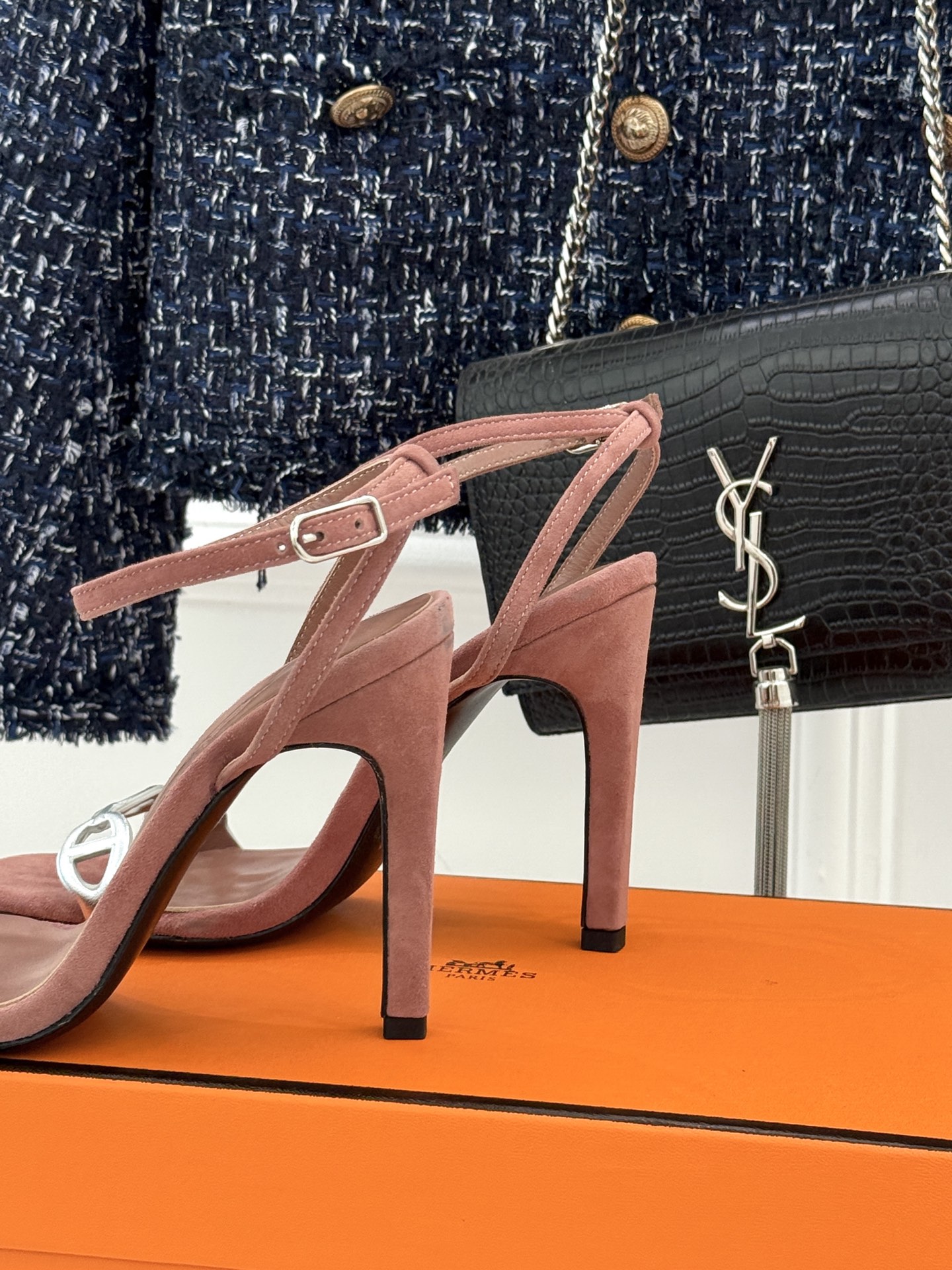 （配原版飞机盒）Hermès/爱马仕26WF早春新品早春猪鼻子一字带高跟凉鞋当巴黎早春的暖阳唤醒时尚韵律