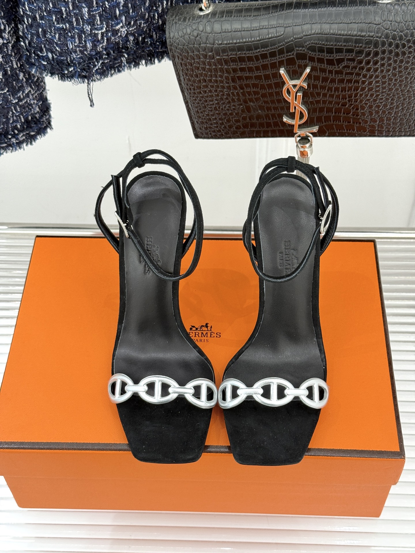 （配原版飞机盒）Hermès/爱马仕26WF早春新品早春猪鼻子一字带高跟凉鞋当巴黎早春的暖阳唤醒时尚韵律