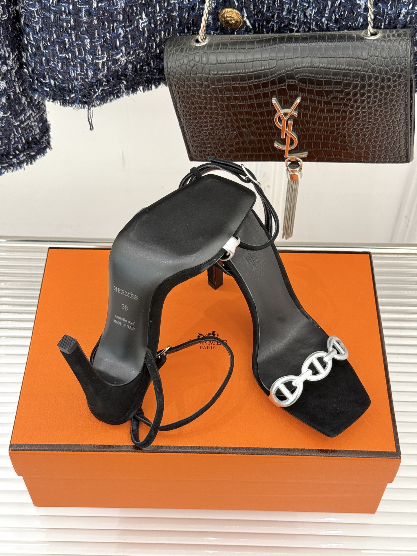 （配原版飞机盒）Hermès/爱马仕26WF早春新品早春猪鼻子一字带高跟凉鞋当巴黎早春的暖阳唤醒时尚韵律