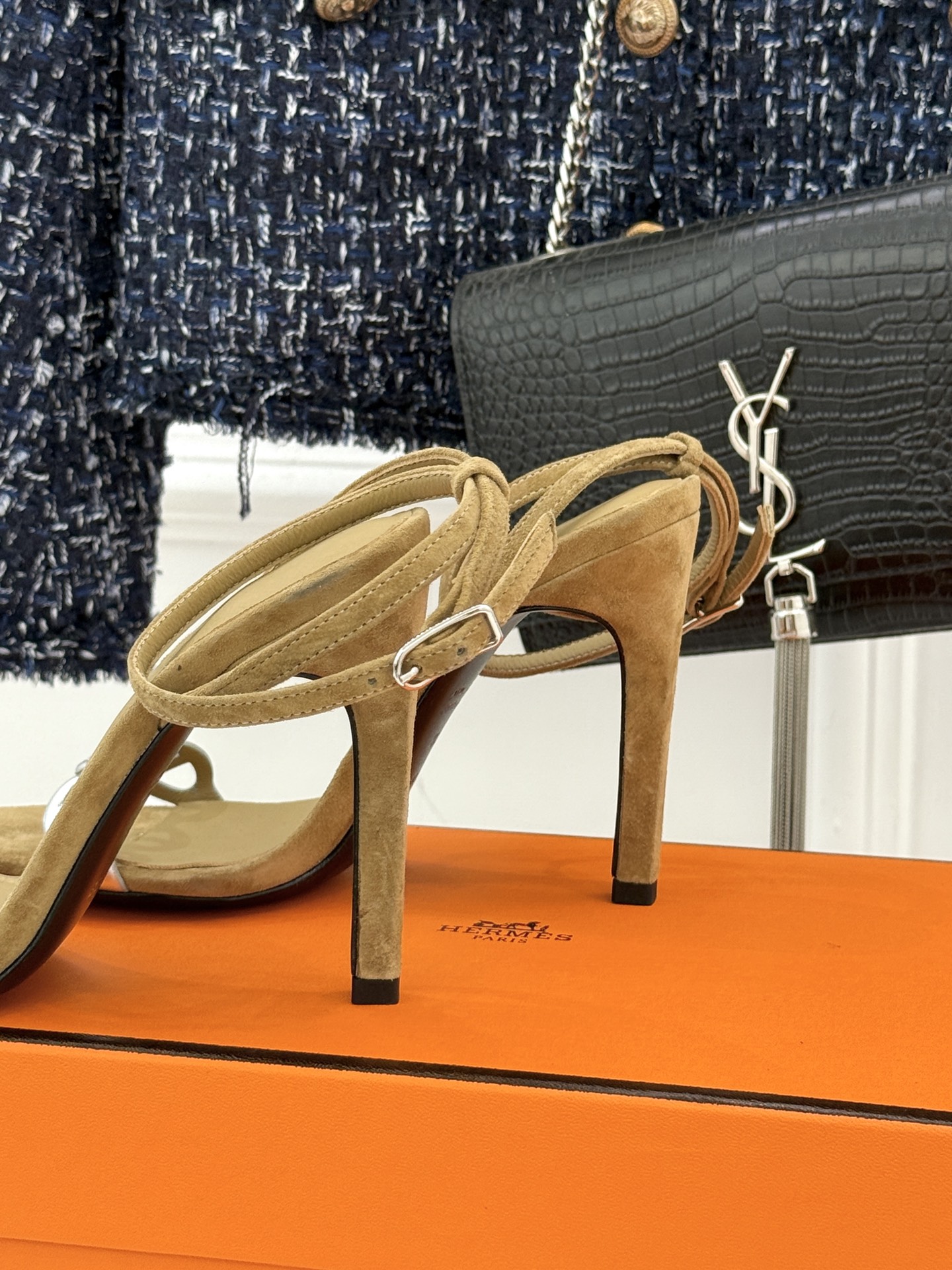 （配原版飞机盒）Hermès/爱马仕26WF早春新品早春猪鼻子一字带高跟凉鞋当巴黎早春的暖阳唤醒时尚韵律