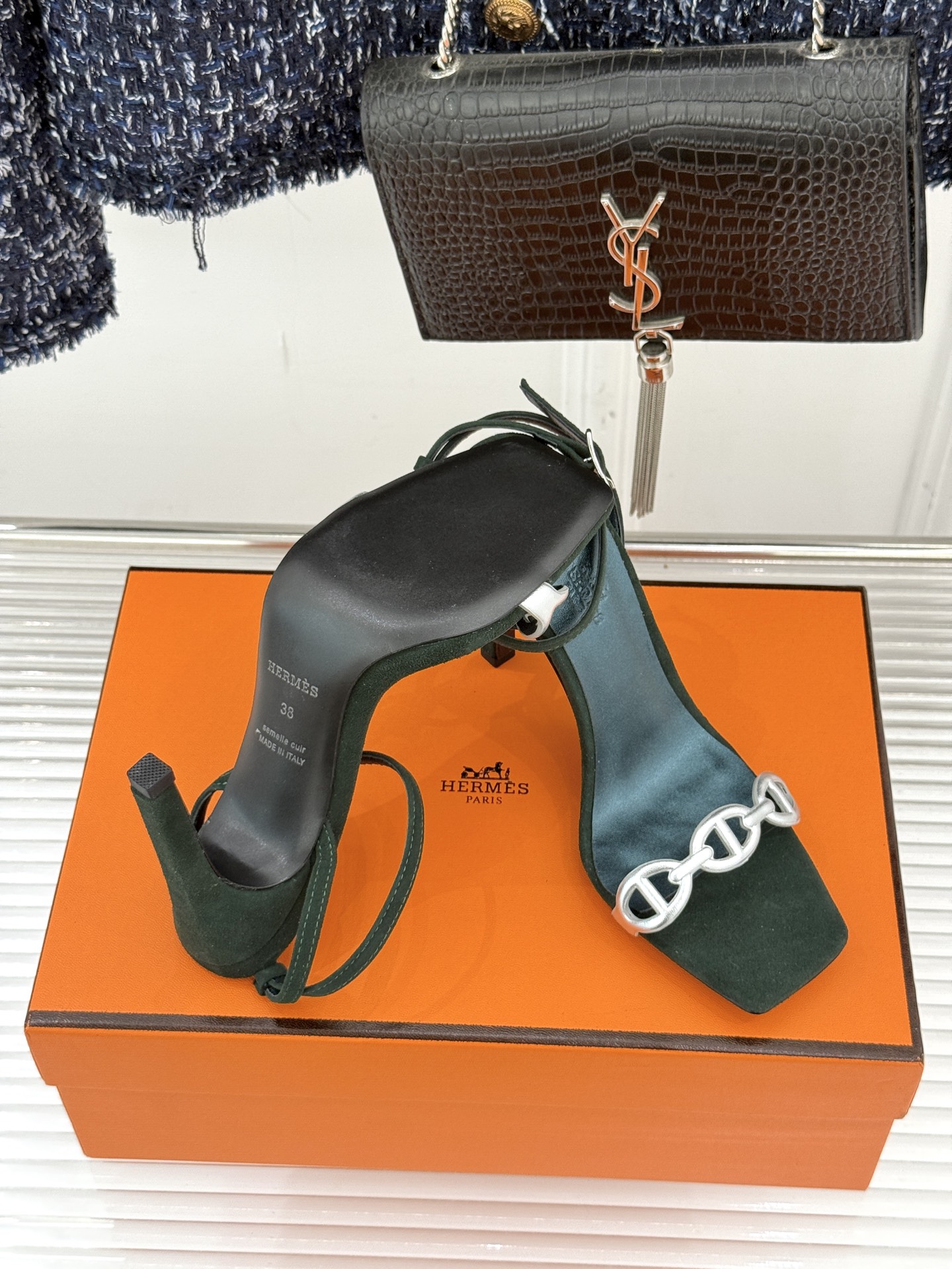 （配原版飞机盒）Hermès/爱马仕26WF早春新品早春猪鼻子一字带高跟凉鞋当巴黎早春的暖阳唤醒时尚韵律