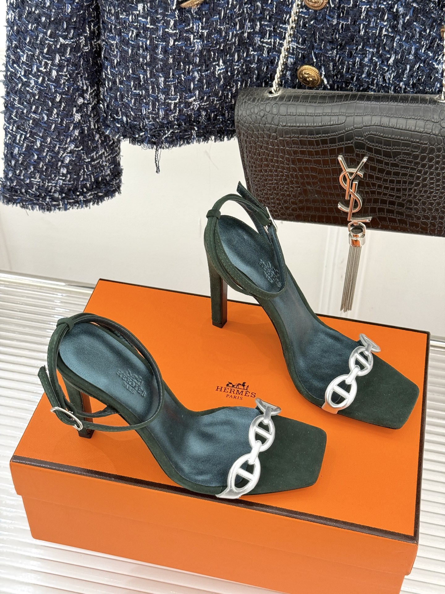 （配原版飞机盒）Hermès/爱马仕26WF早春新品早春猪鼻子一字带高跟凉鞋当巴黎早春的暖阳唤醒时尚韵律