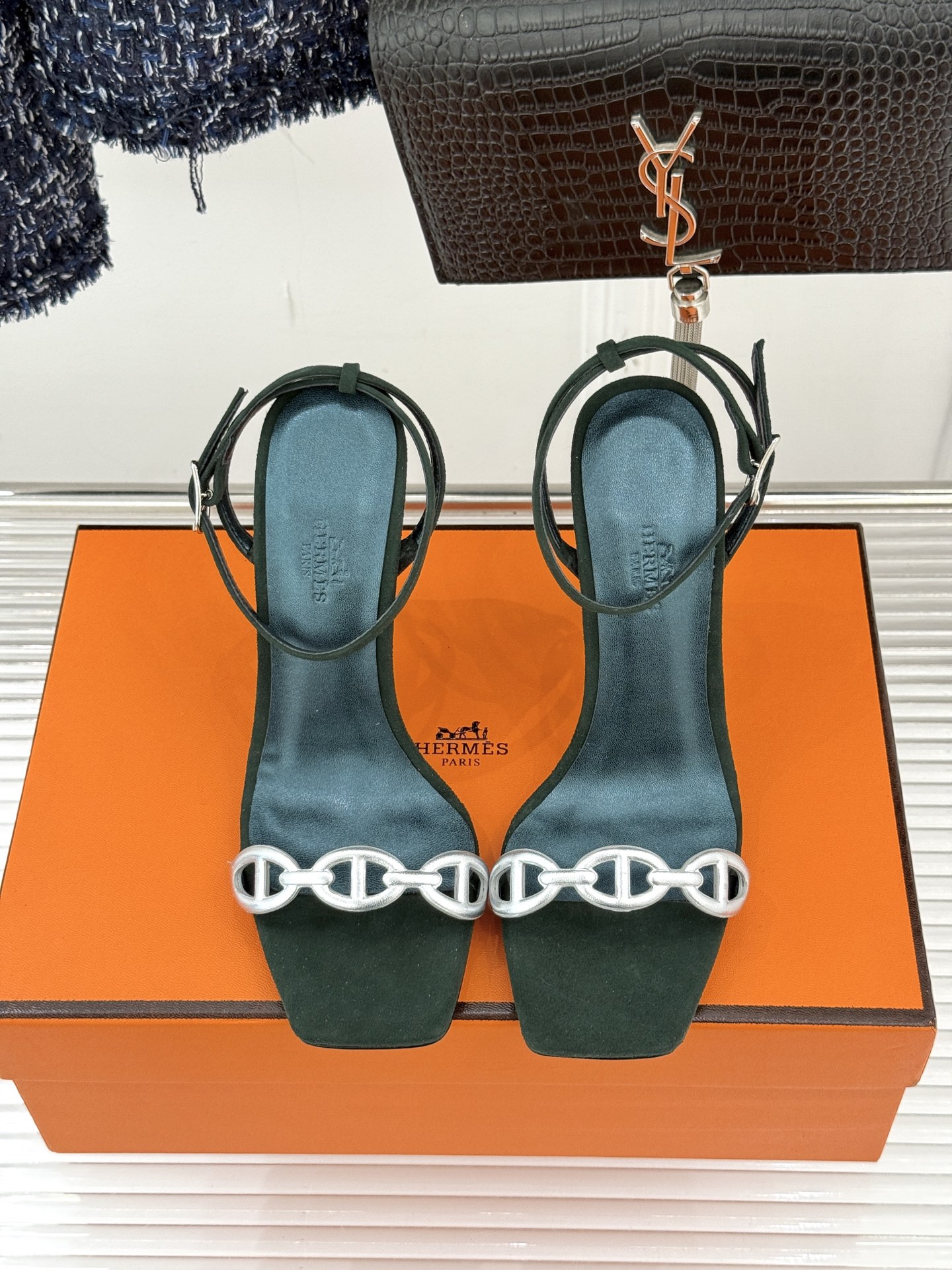 （配原版飞机盒）Hermès/爱马仕26WF早春新品早春猪鼻子一字带高跟凉鞋当巴黎早春的暖阳唤醒时尚韵律