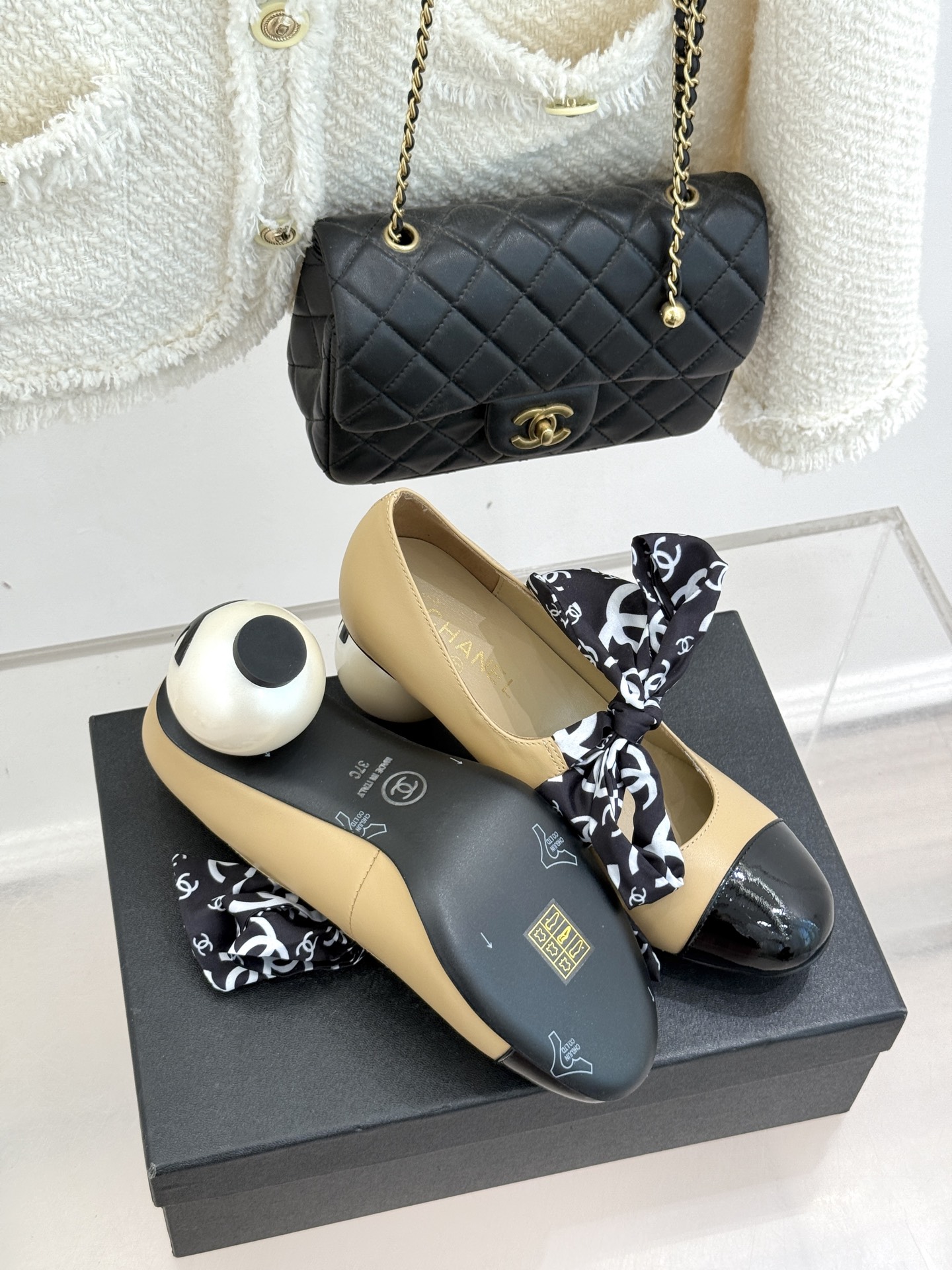 CHANE*｜小香经典双C丝带巨型珍珠跟玛丽珍鞋在米兰时尚的T台上 亮相便艳惊四座成功晋升为潮流人士的梦