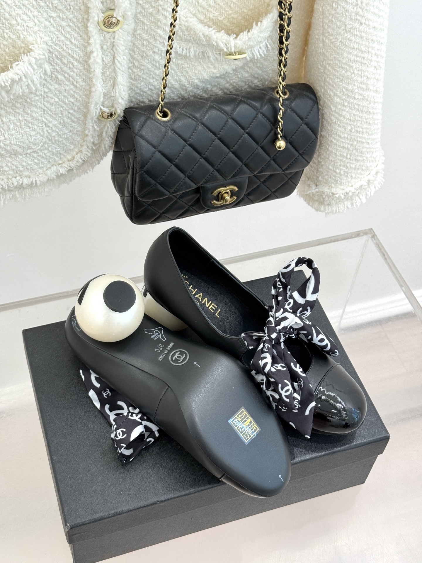 CHANE*｜小香经典双C丝带巨型珍珠跟玛丽珍鞋在米兰时尚的T台上 亮相便艳惊四座成功晋升为潮流人士的梦