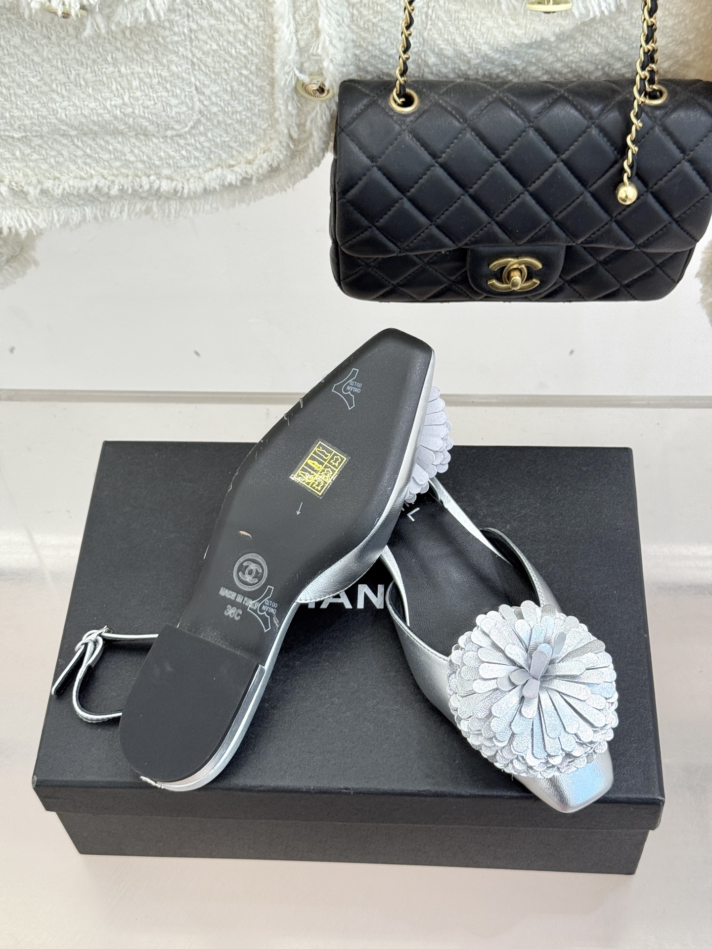 （⚠️我家花朵是真皮）CHANE*｜小香26X圣诞限定系列金银双生花朵凉鞋单鞋当圣诞的铃音撞碎冬日月光这