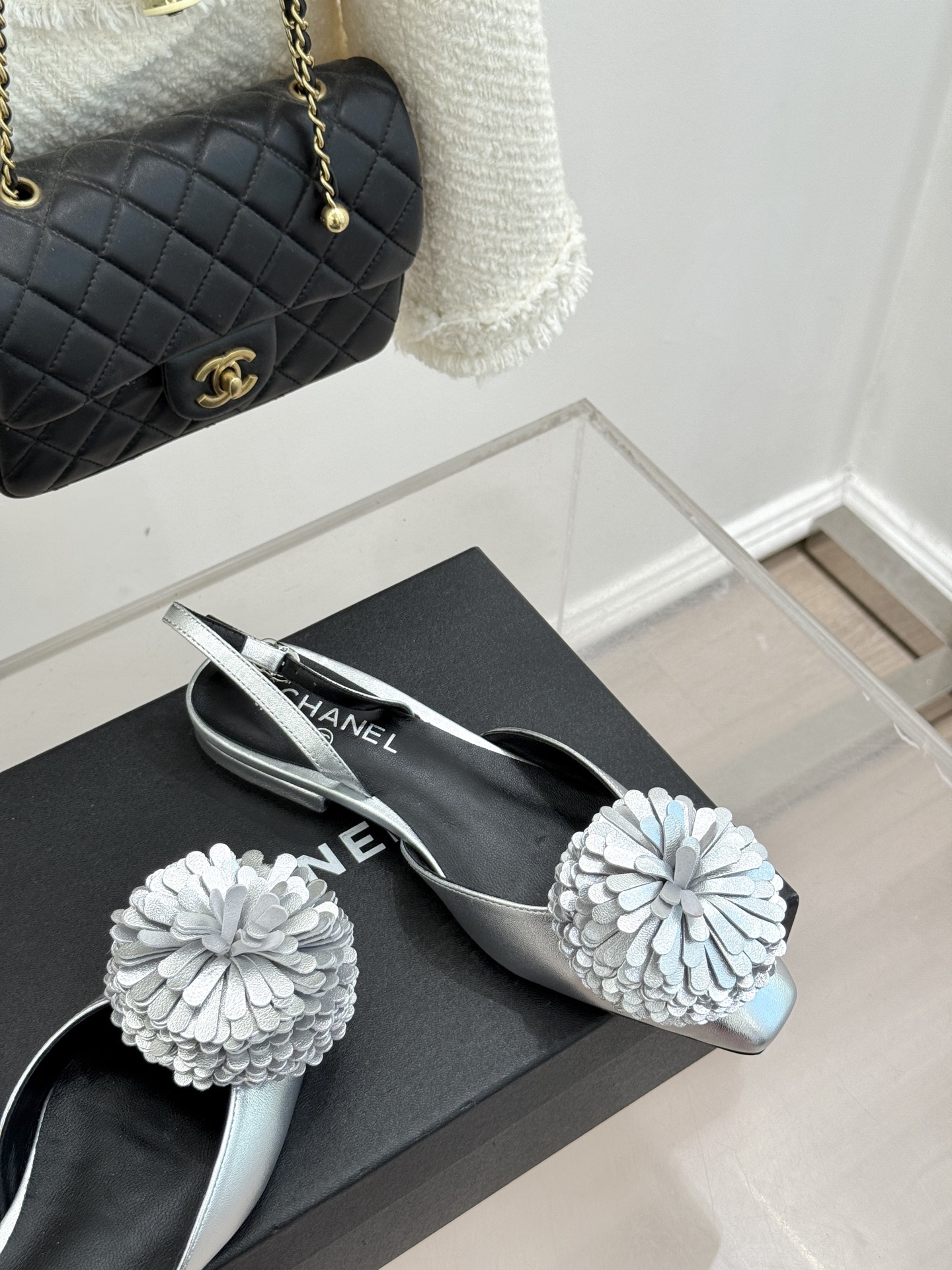 （⚠️我家花朵是真皮）CHANE*｜小香26X圣诞限定系列金银双生花朵凉鞋单鞋当圣诞的铃音撞碎冬日月光这