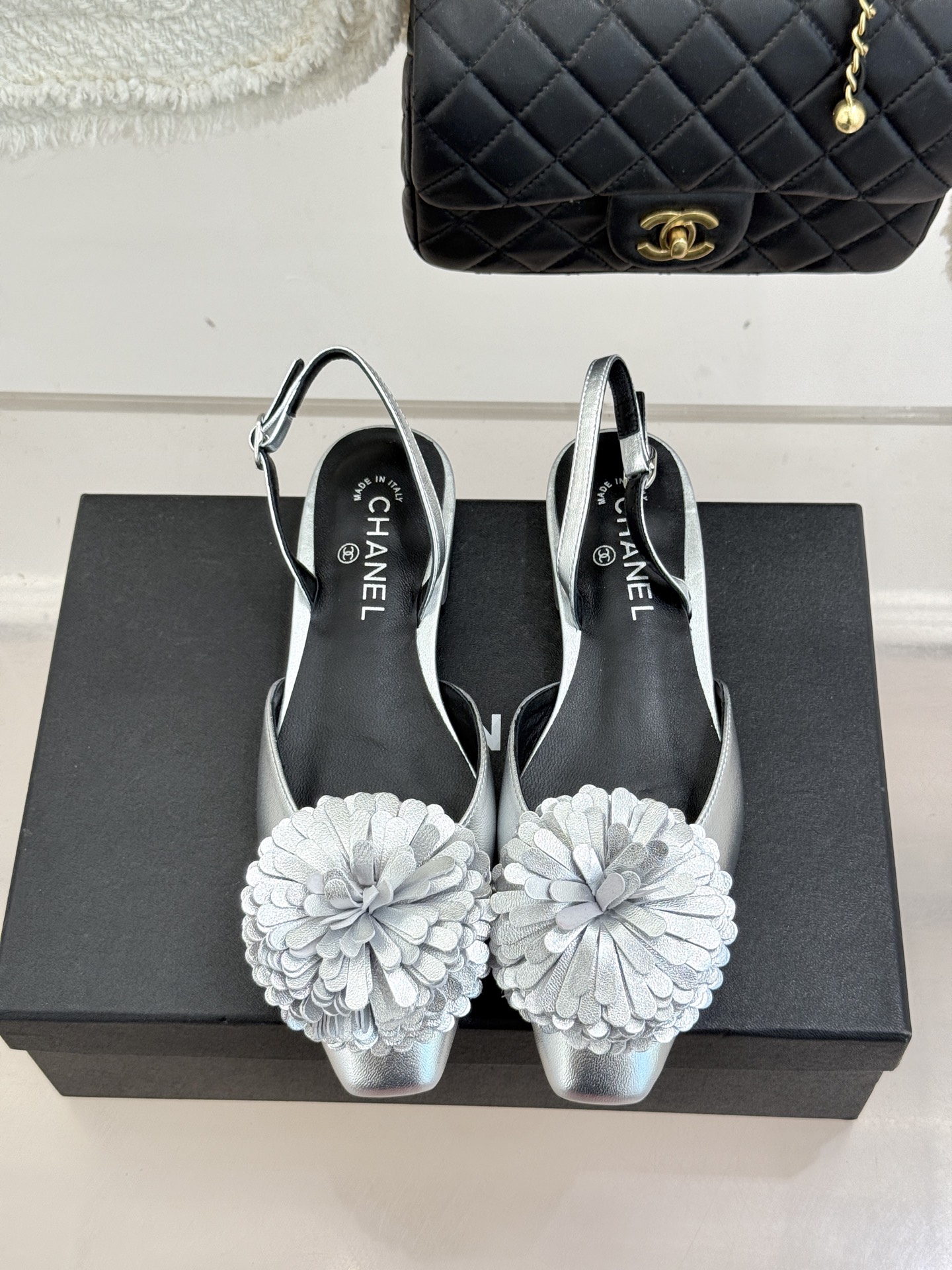 （⚠️我家花朵是真皮）CHANE*｜小香26X圣诞限定系列金银双生花朵凉鞋单鞋当圣诞的铃音撞碎冬日月光这