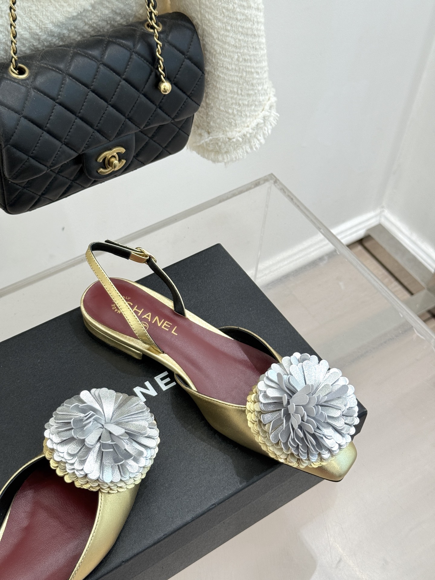 （⚠️我家花朵是真皮）CHANE*｜小香26X圣诞限定系列金银双生花朵凉鞋单鞋当圣诞的铃音撞碎冬日月光这