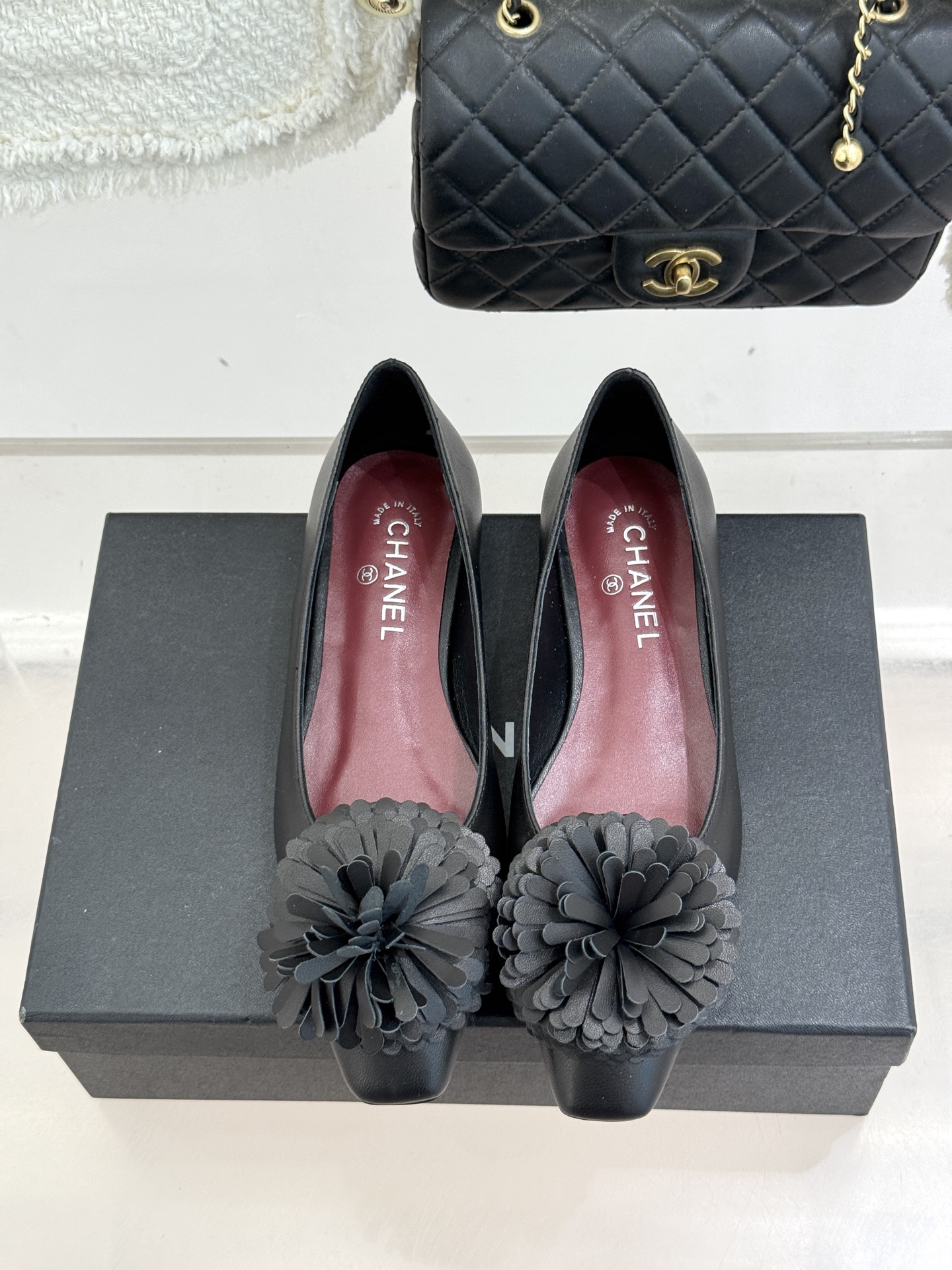 （⚠️我家花朵是真皮）CHANE*｜小香26X圣诞限定系列金银双生花朵凉鞋单鞋当圣诞的铃音撞碎冬日月光这